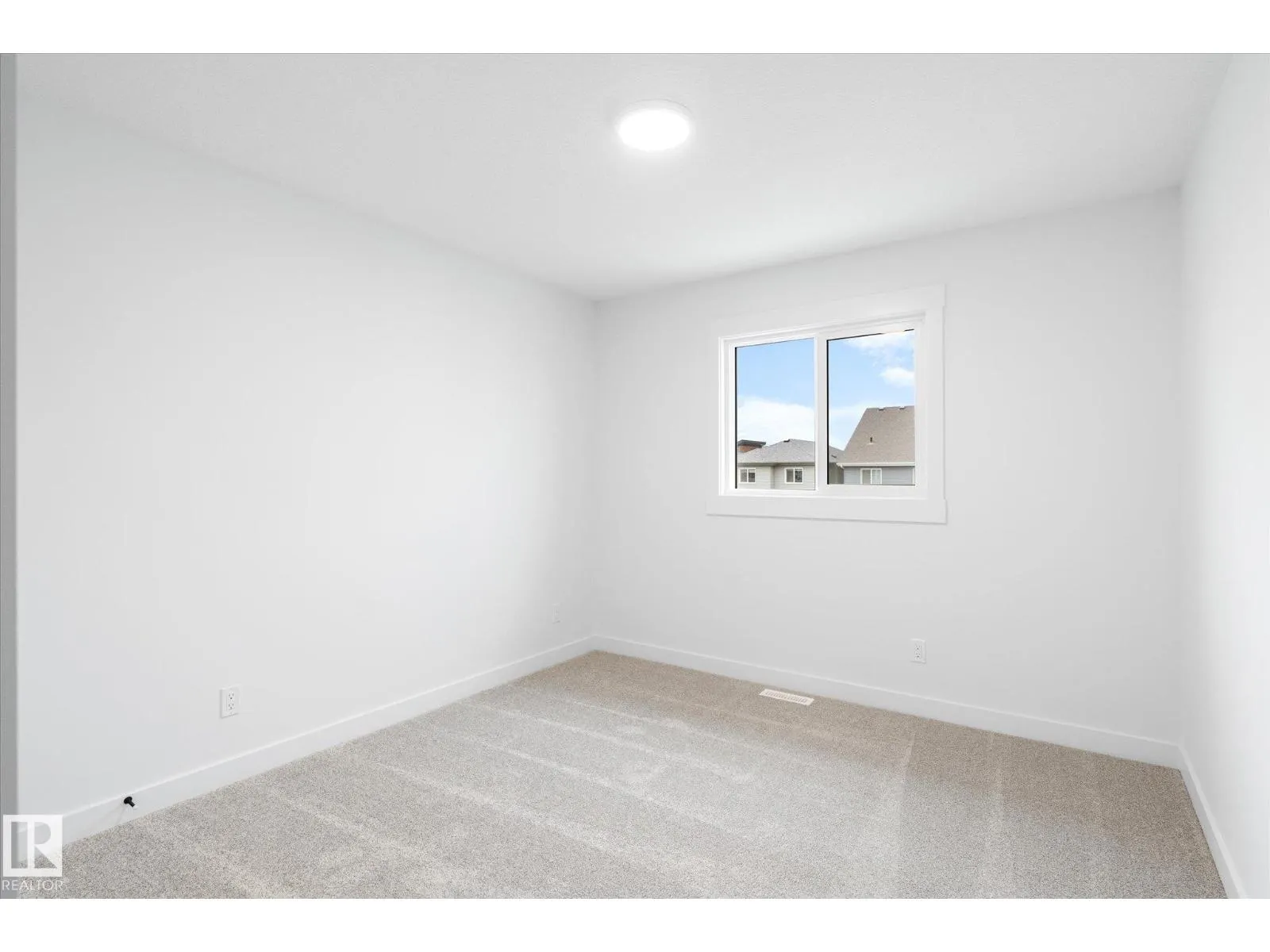 8724 226 ST NW