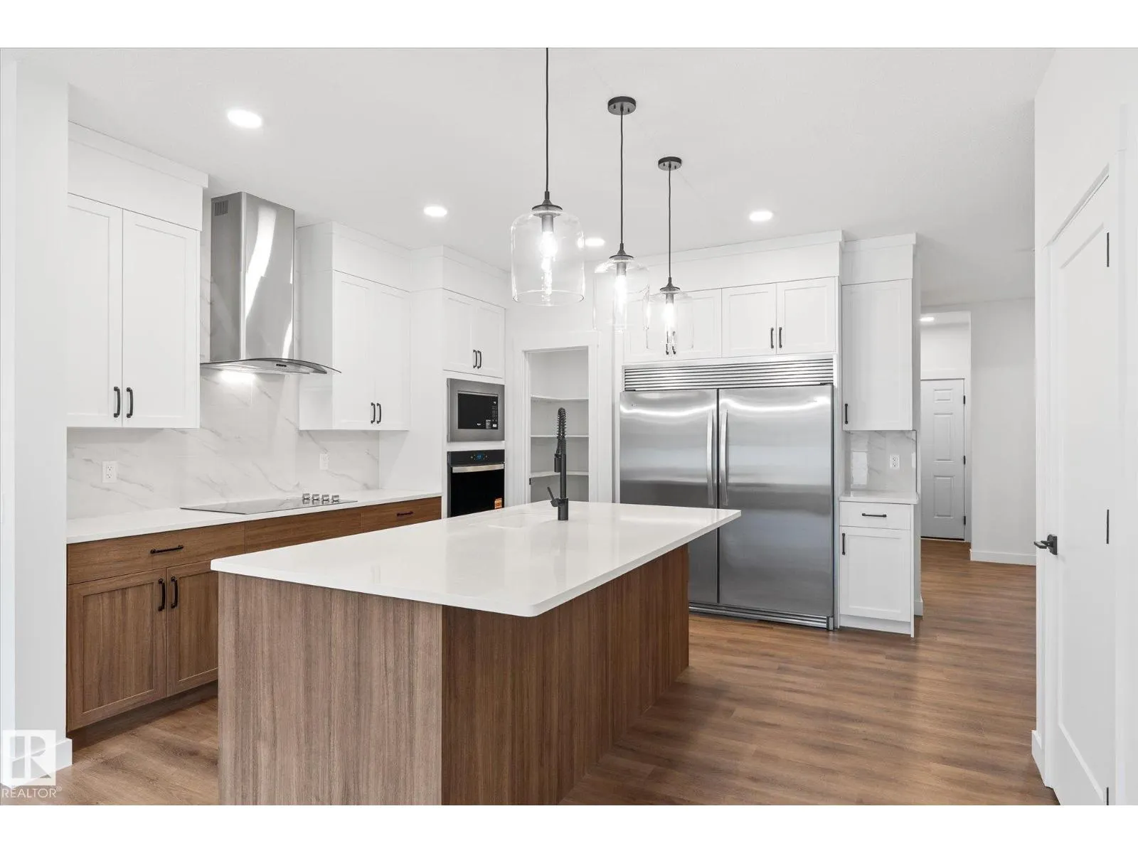 8724 226 ST NW