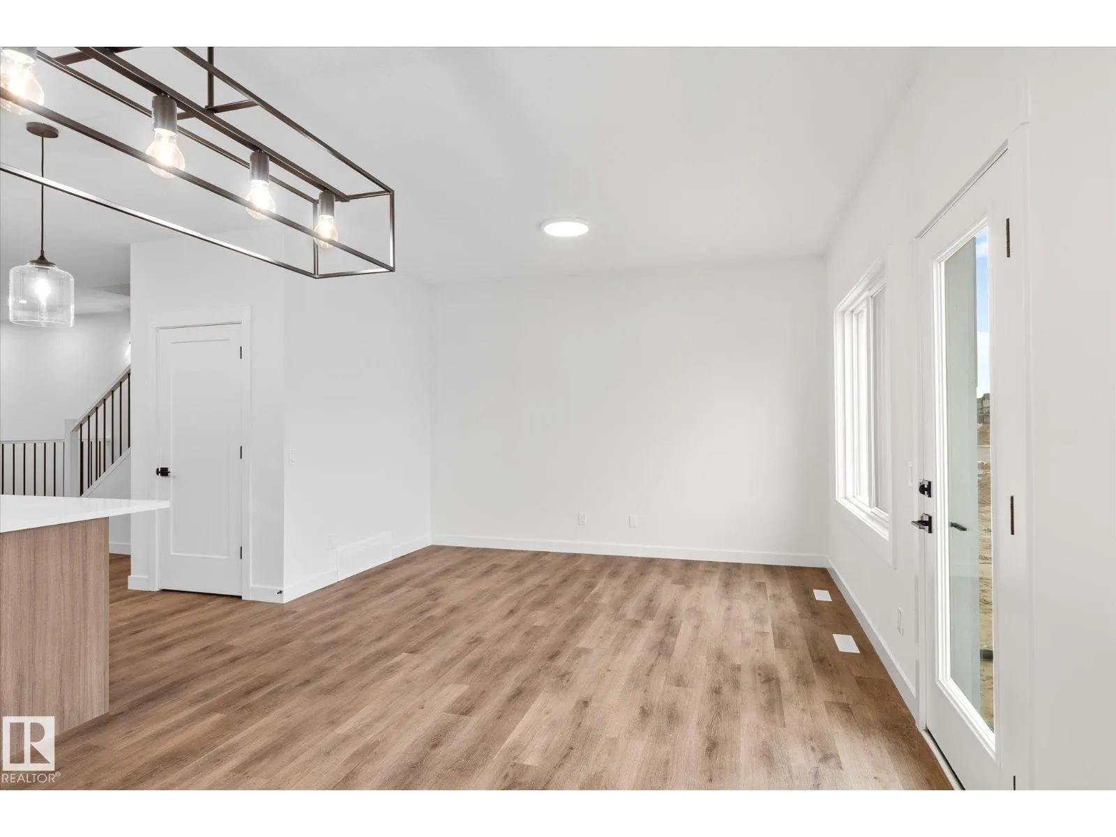 8724 226 ST NW