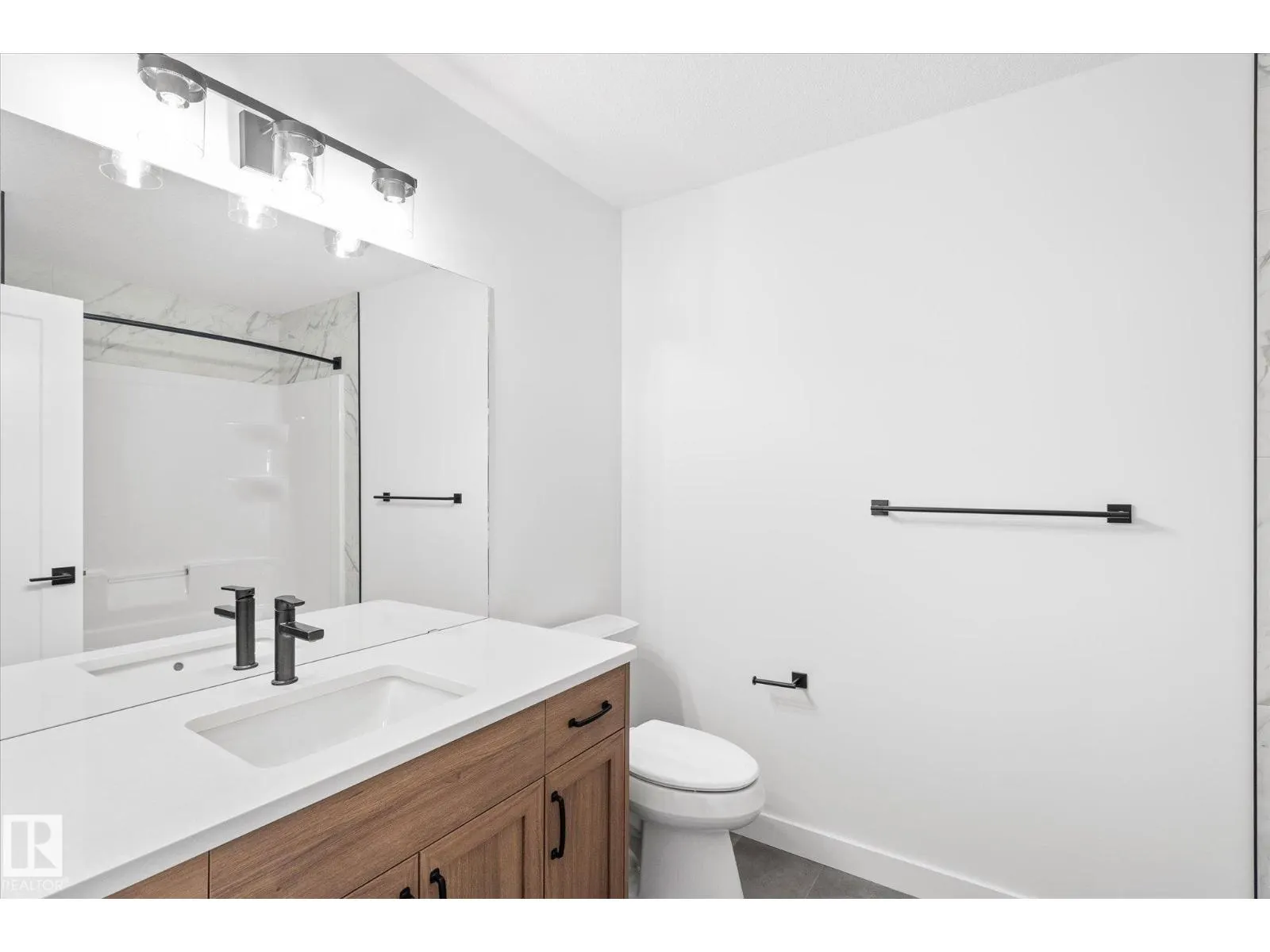 8724 226 ST NW