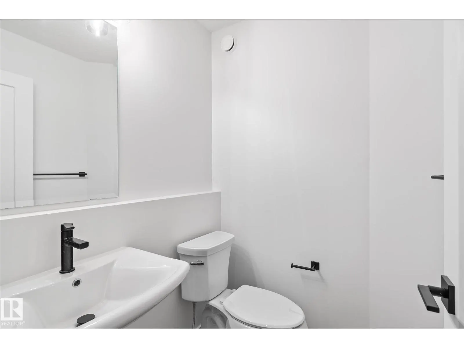 8724 226 ST NW