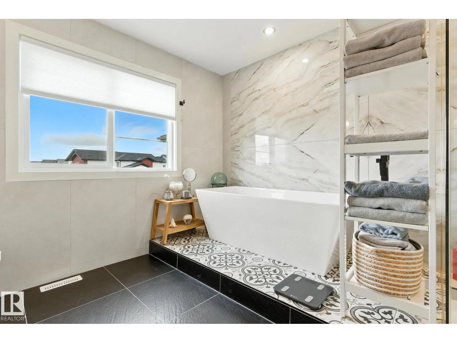 73 ASHBURY CR