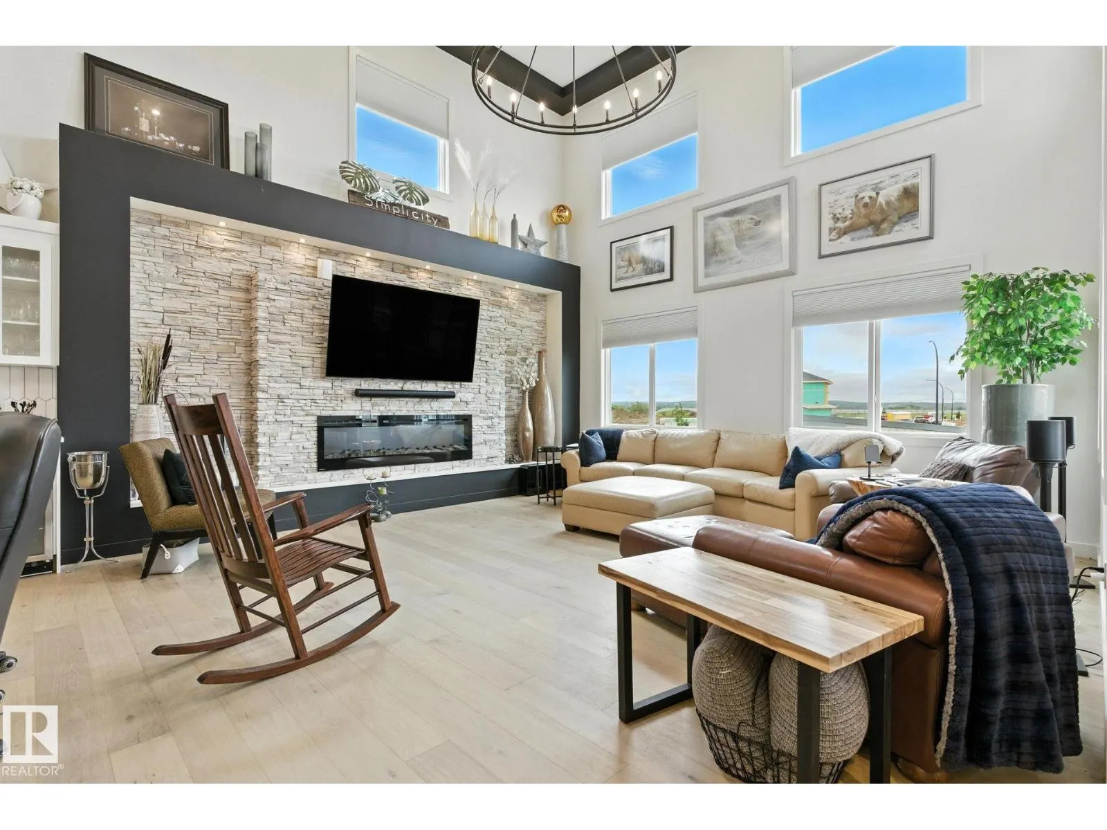 73 ASHBURY CR