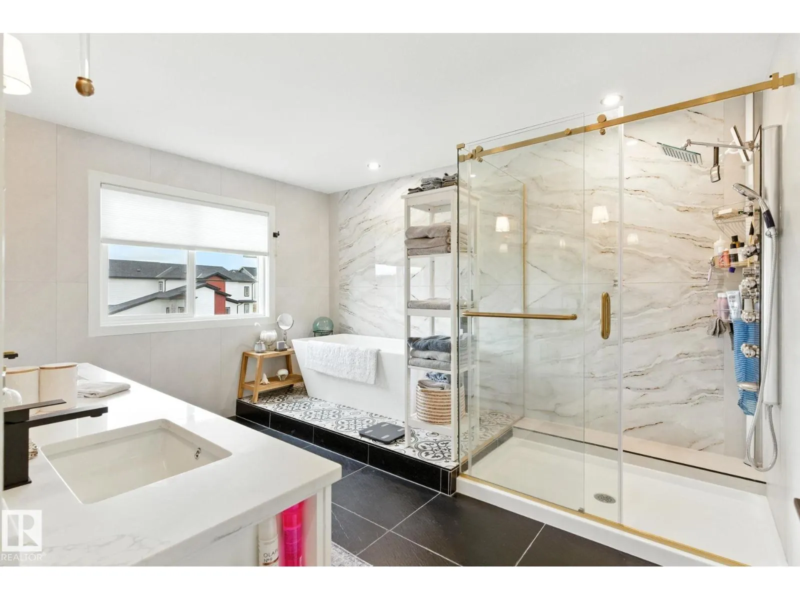 73 ASHBURY CR