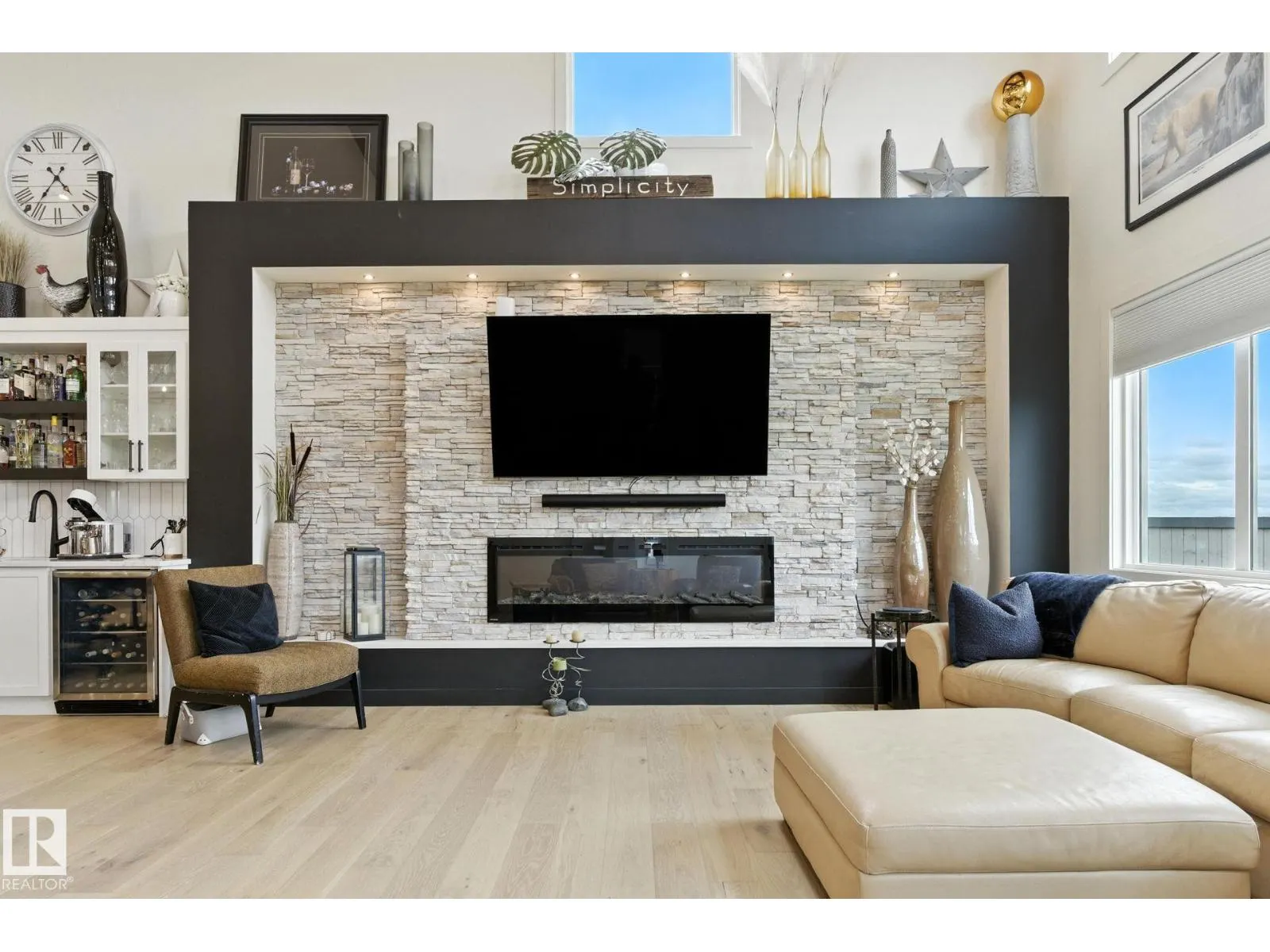 73 ASHBURY CR