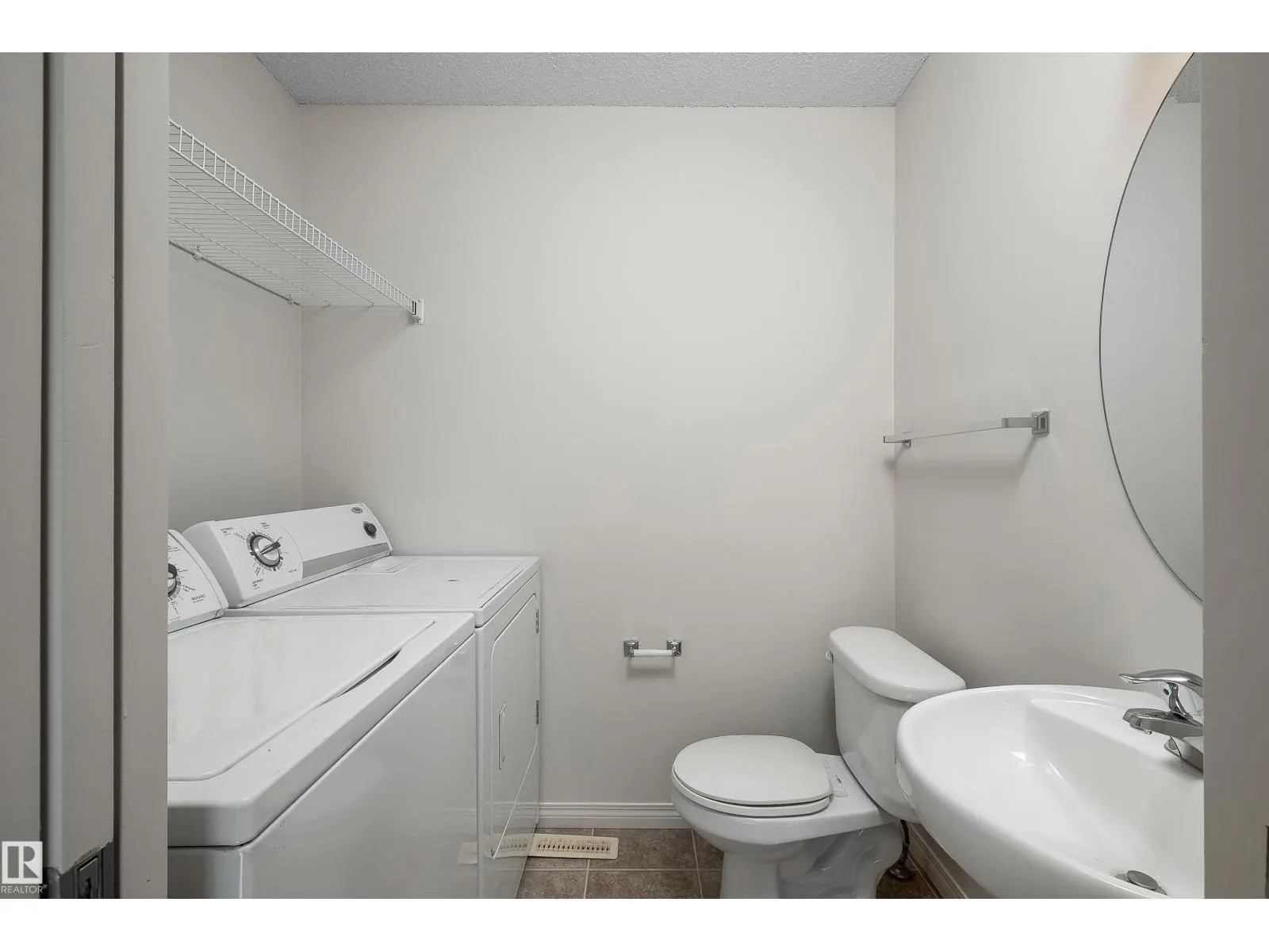 243 SOUTHWICK WY