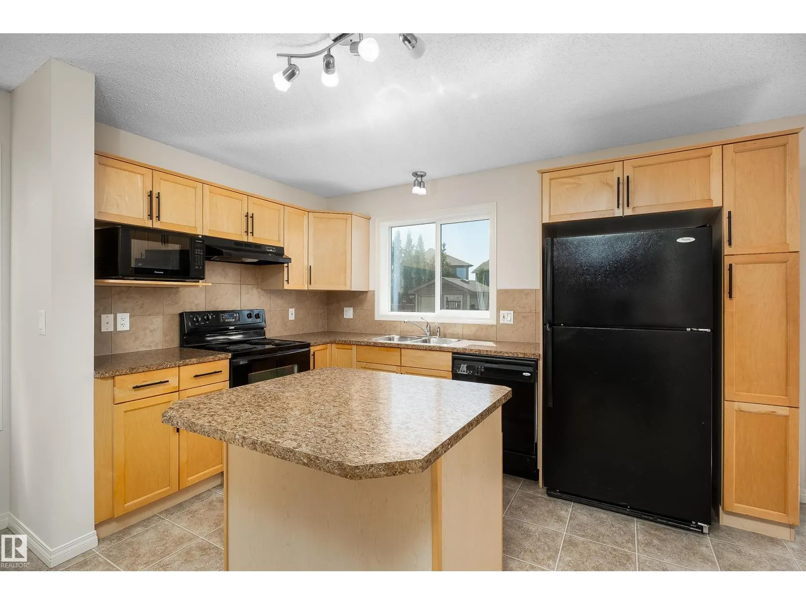 243 SOUTHWICK WY