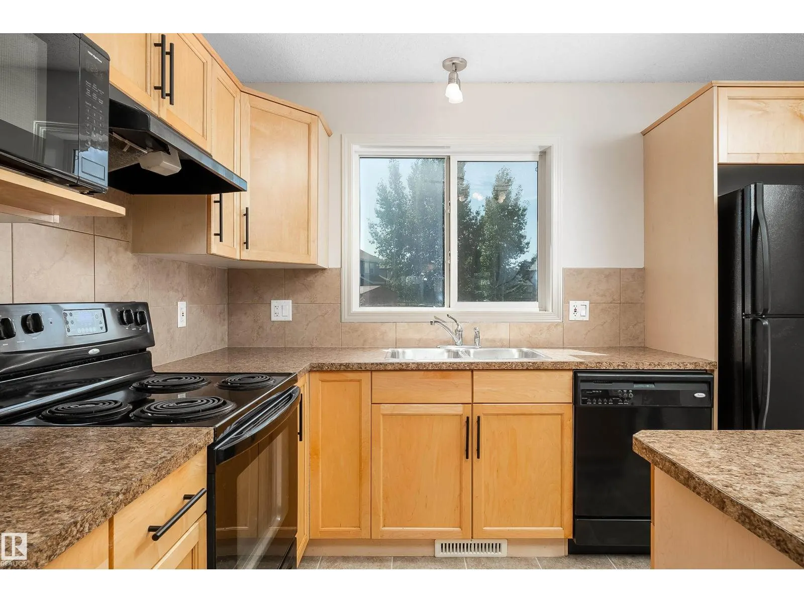 243 SOUTHWICK WY