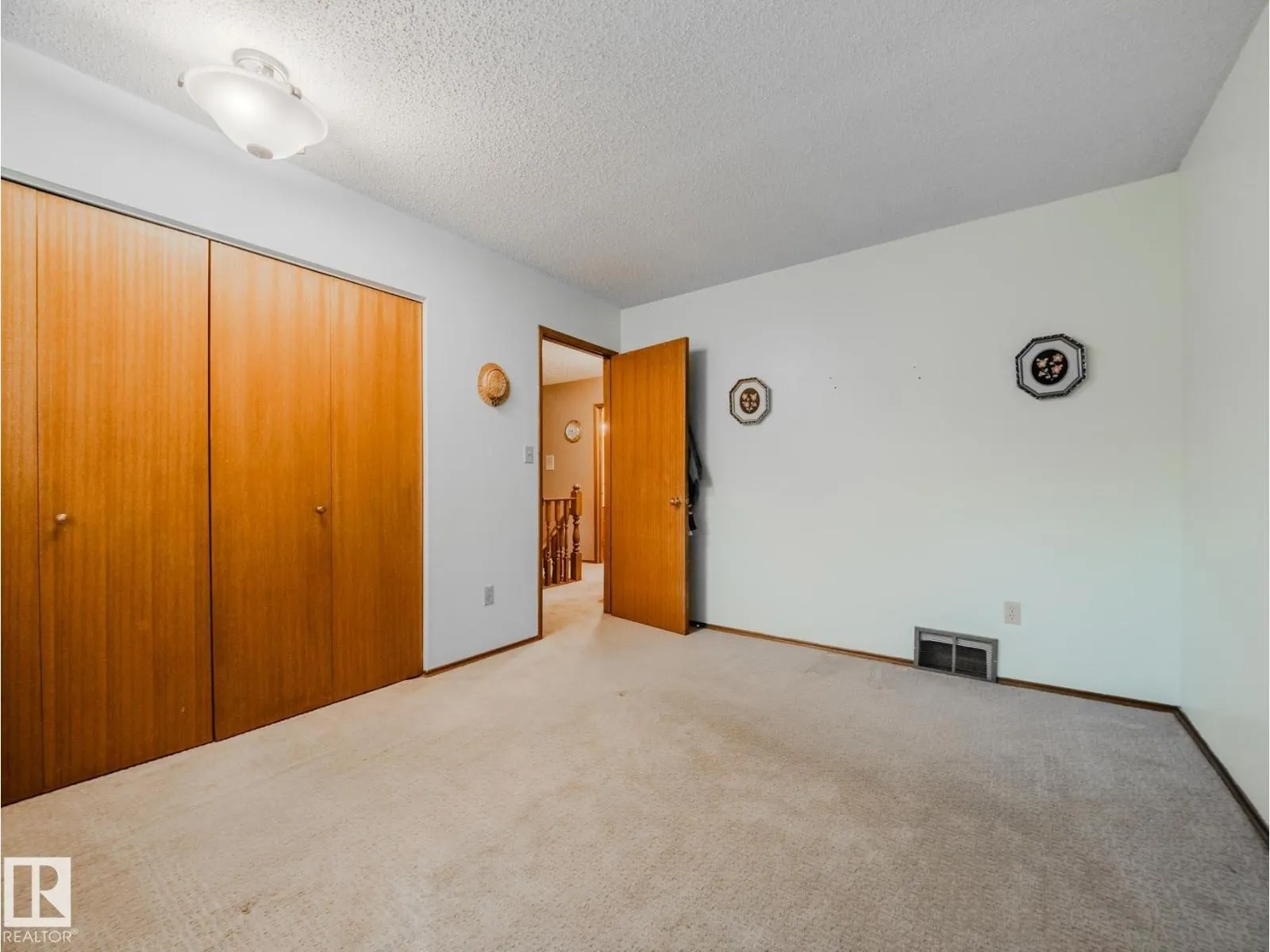 14 GREENBRIAR CR