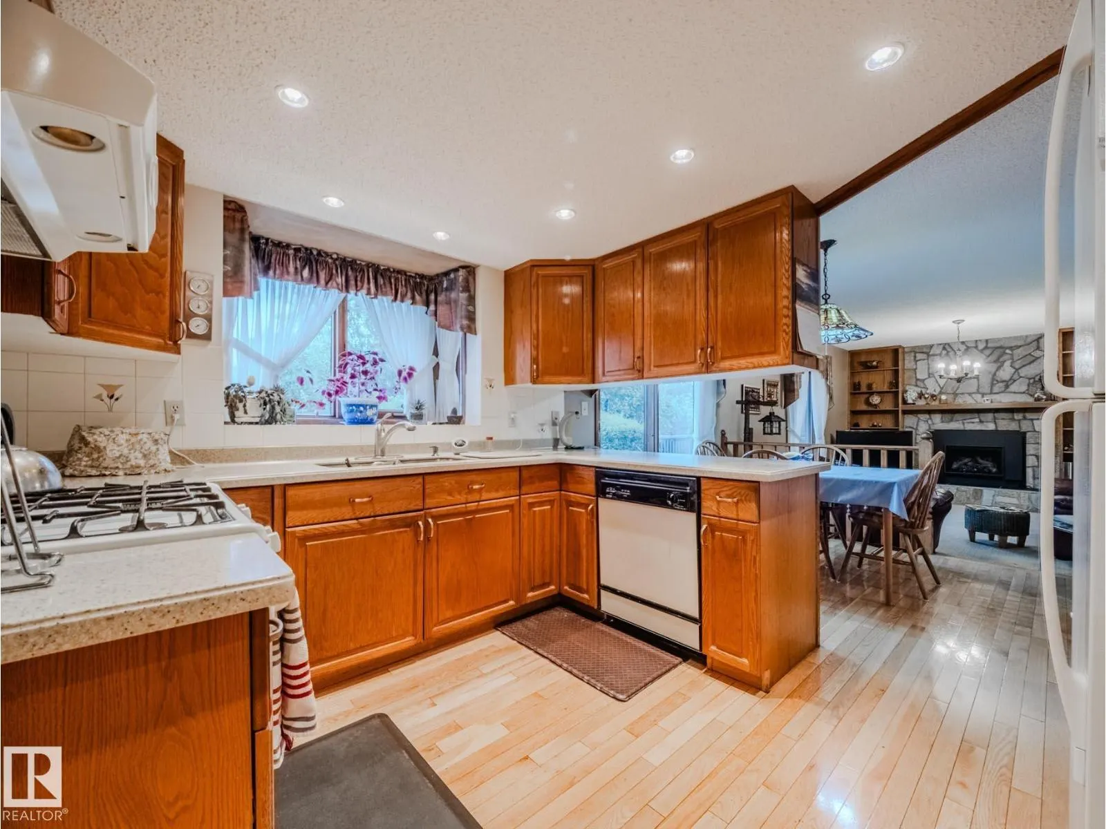 14 GREENBRIAR CR