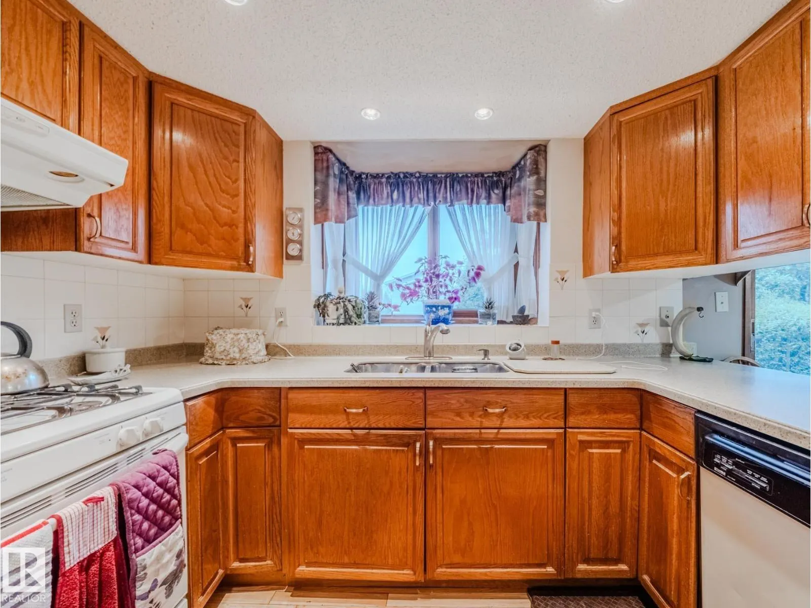 14 GREENBRIAR CR