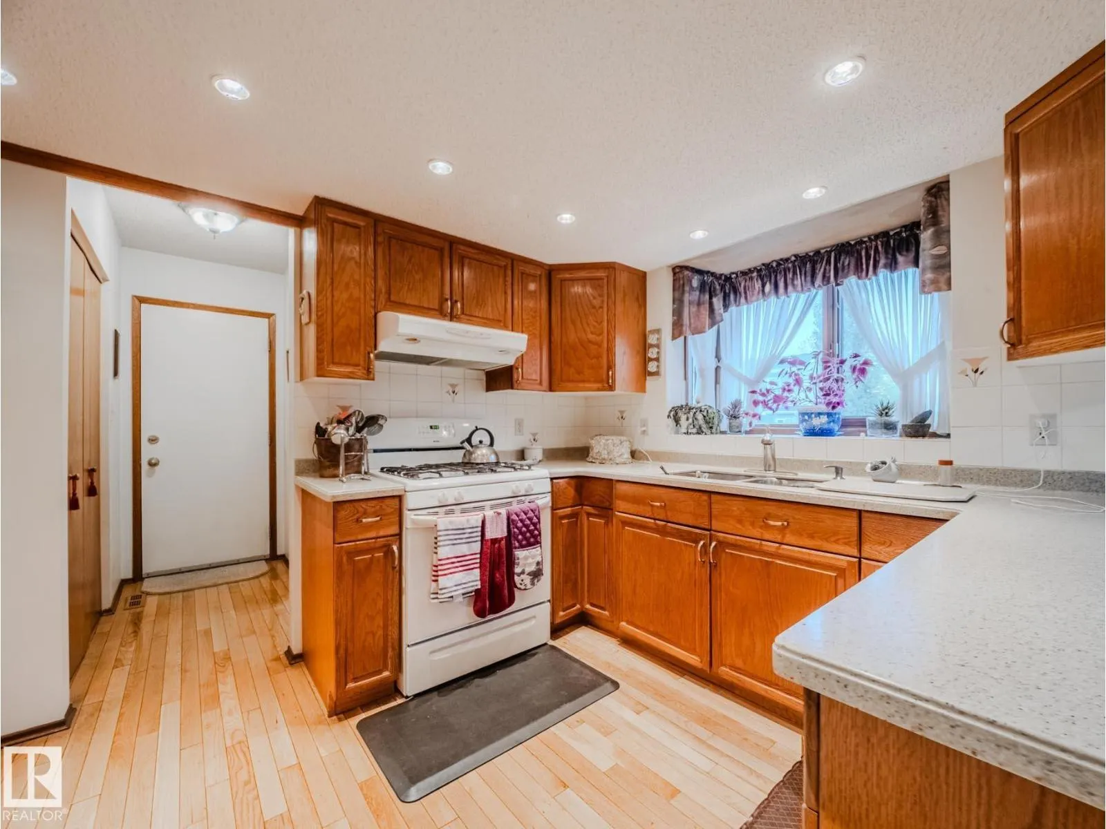 14 GREENBRIAR CR