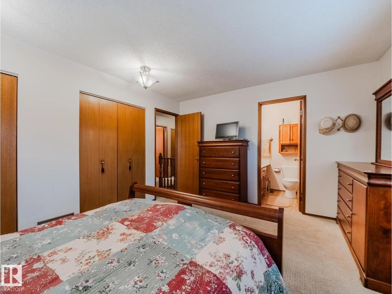 14 GREENBRIAR CR