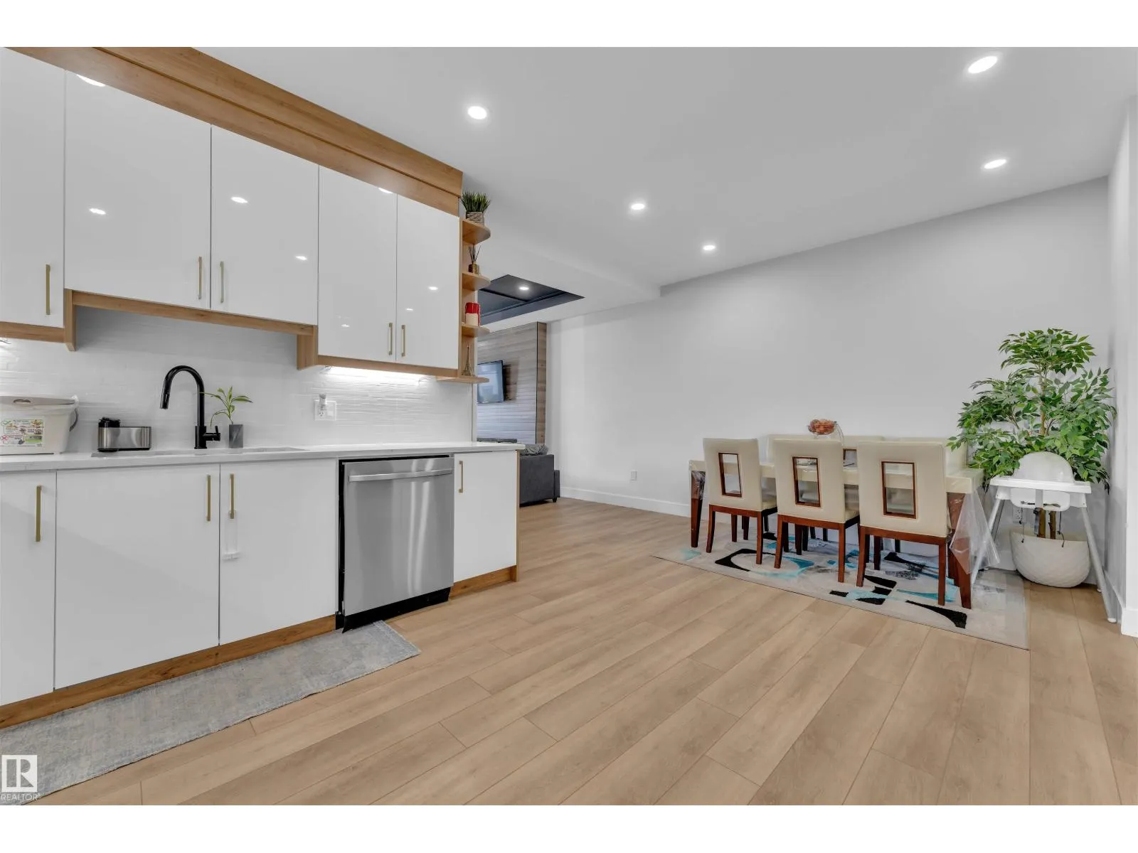 244 ROLSTON WD