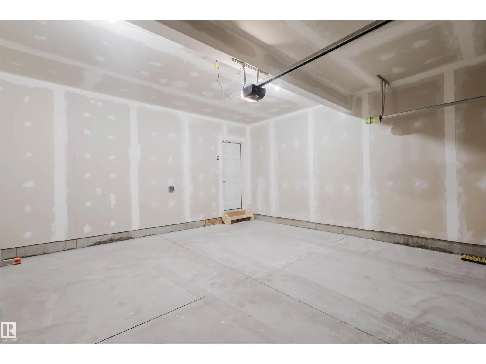 20808 19 AV NW