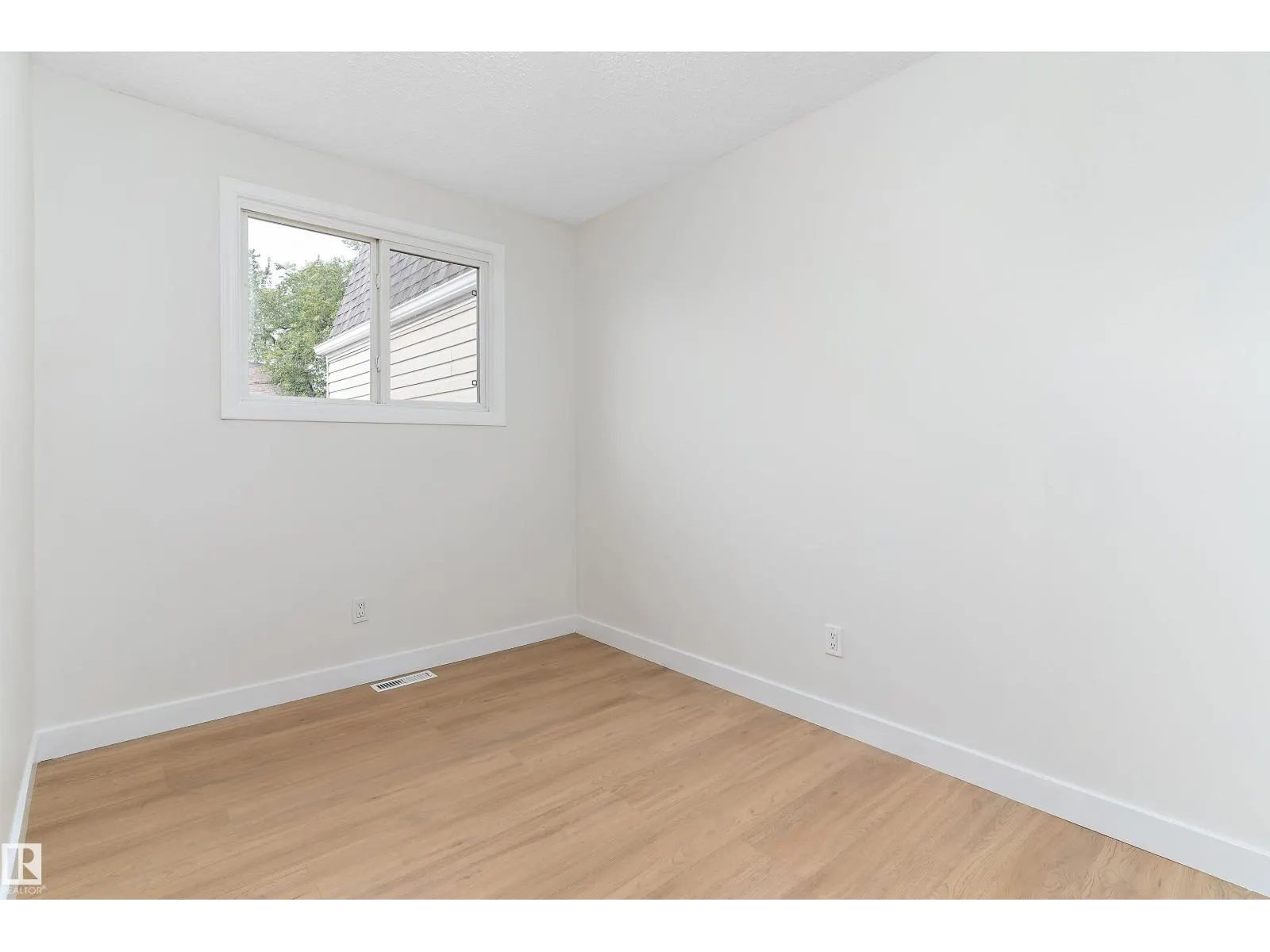 12H Clareview Village NW