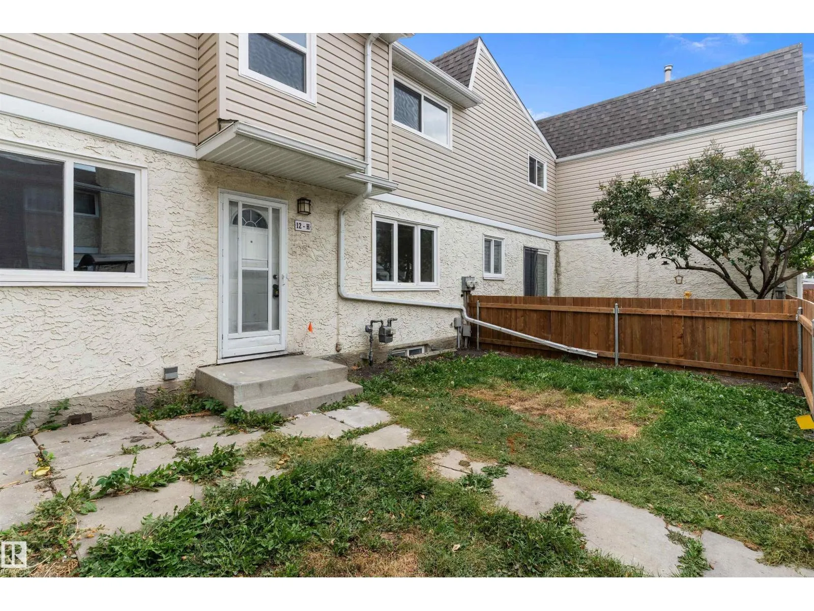 12H Clareview Village NW