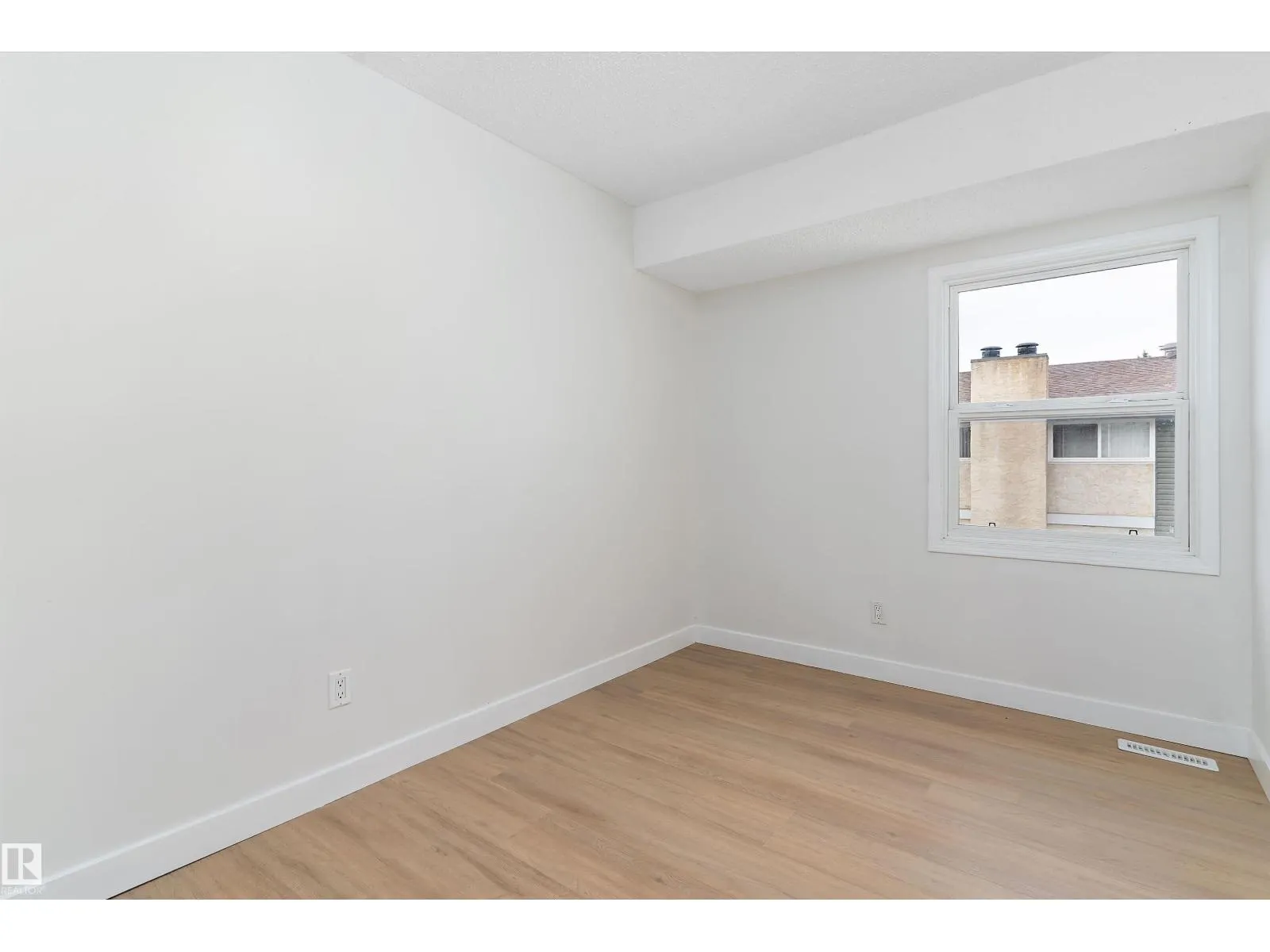 12H Clareview Village NW