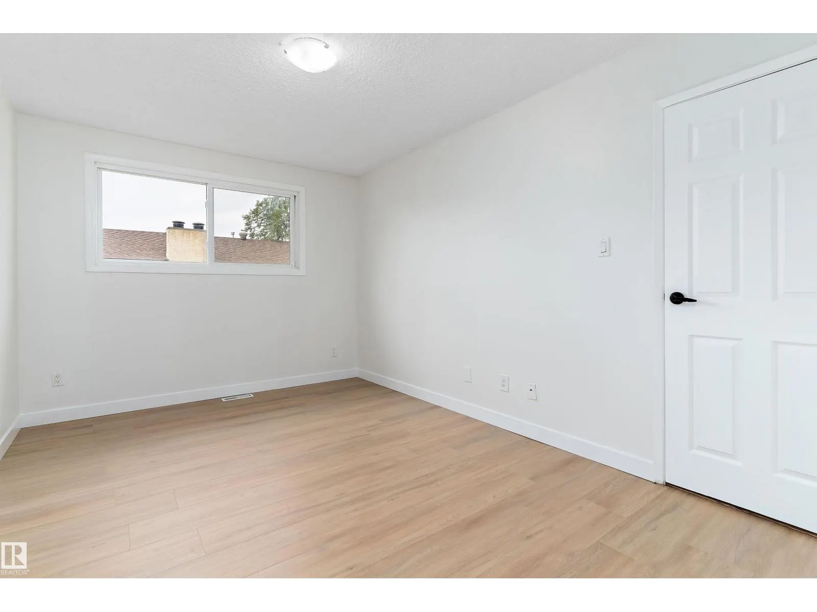 12H Clareview Village NW