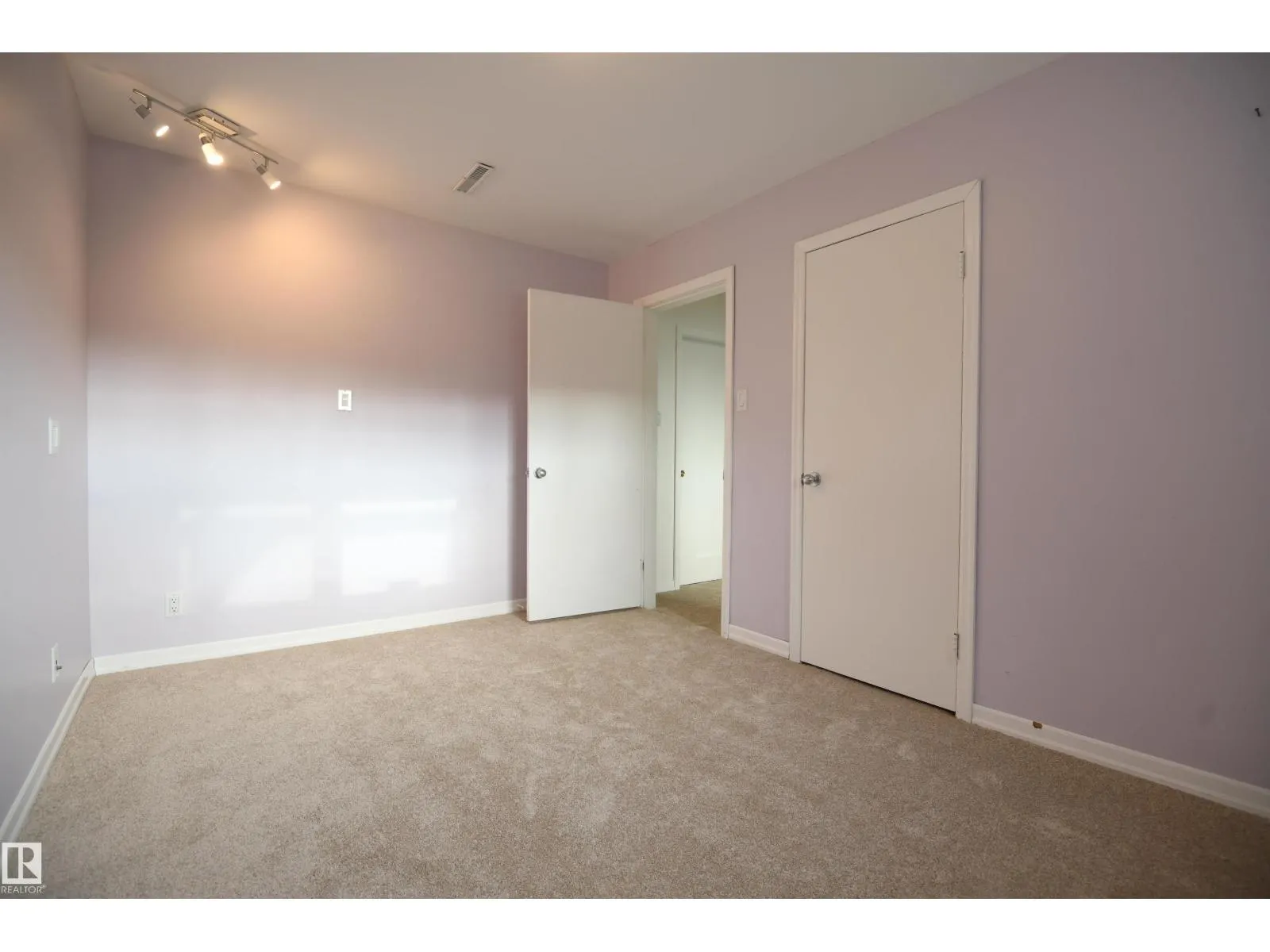 9815 68 ST NW