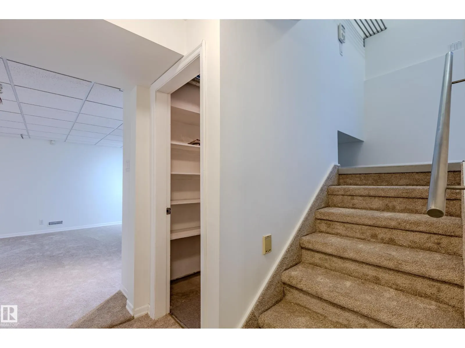 9815 68 ST NW