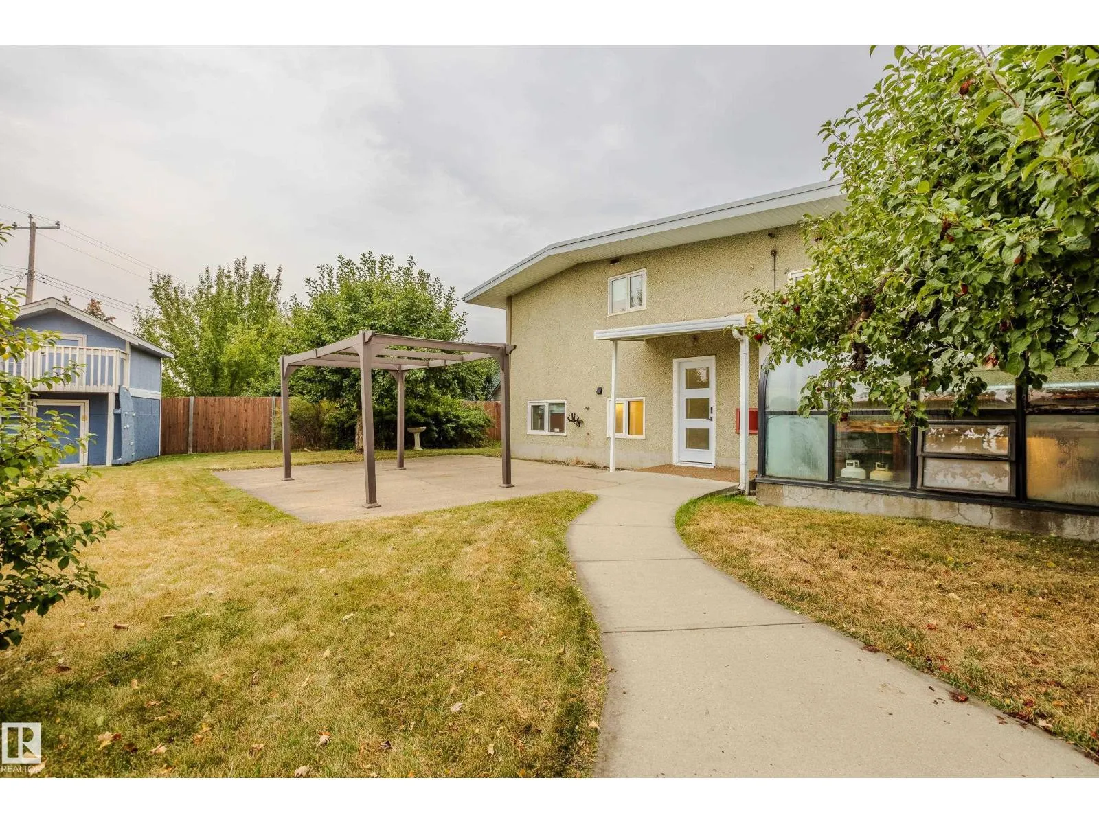9815 68 ST NW