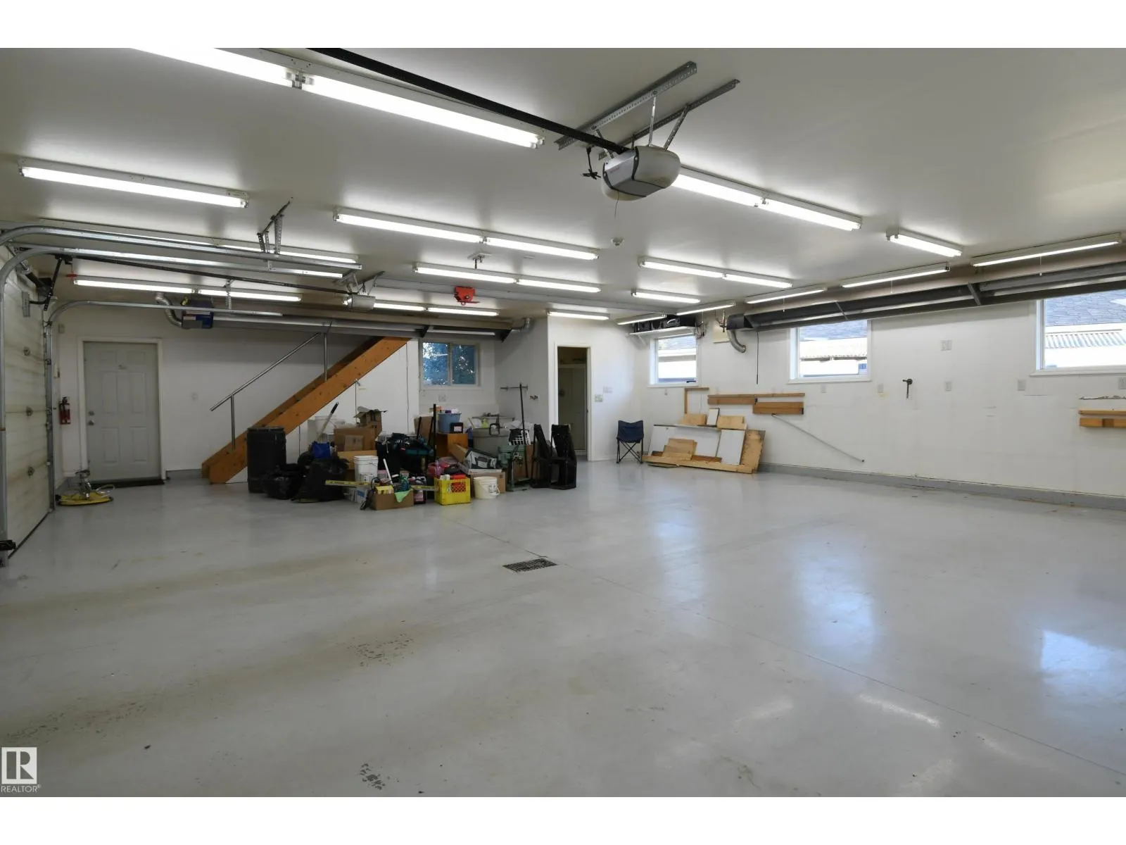 9815 68 ST NW