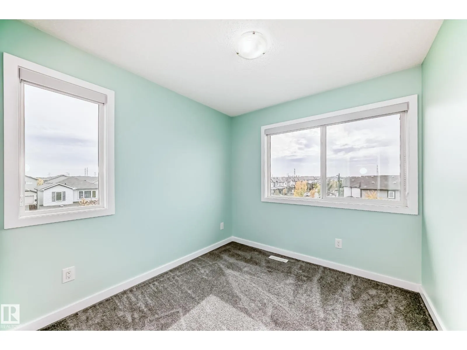 3330 15A AV NW