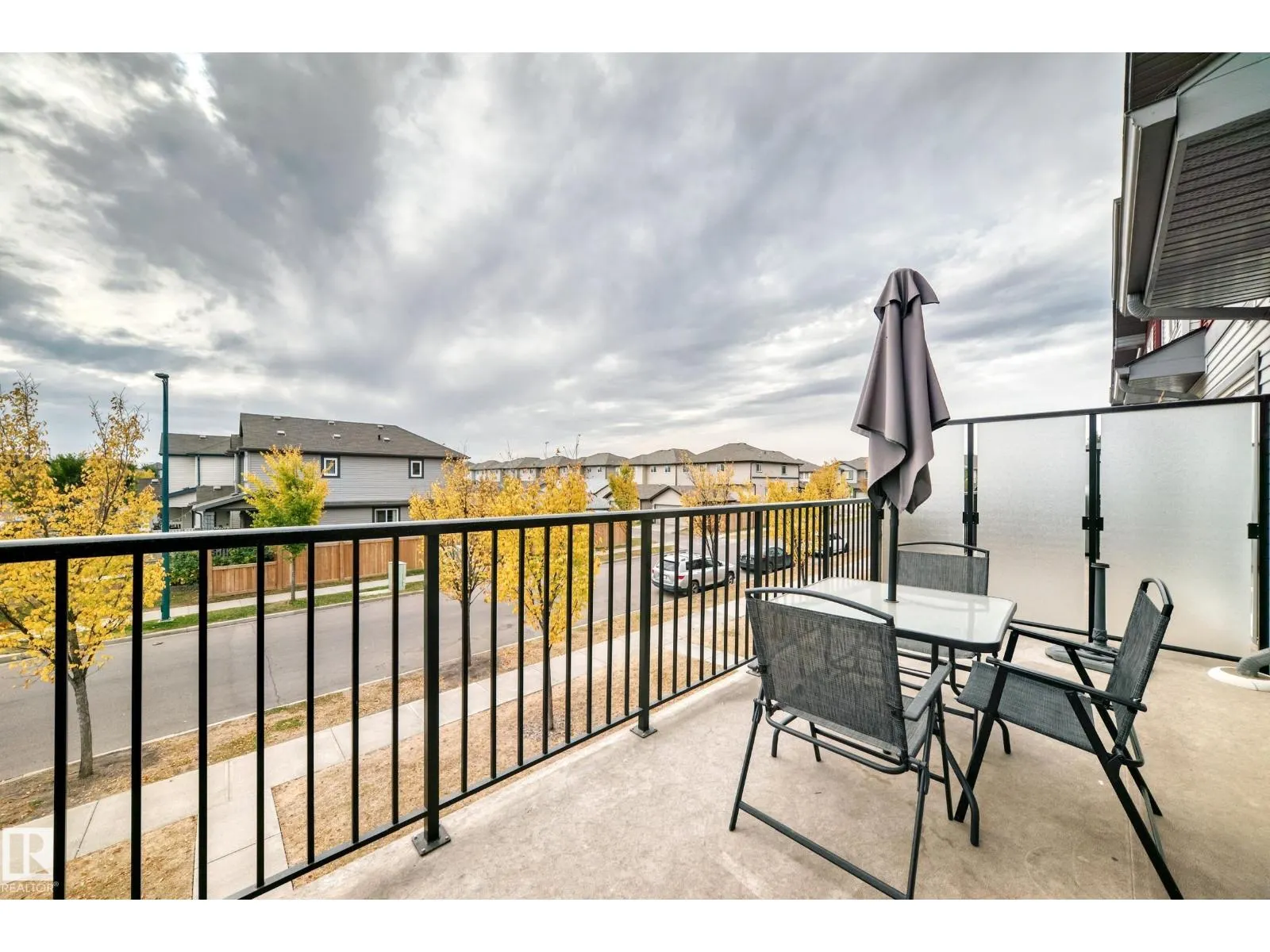 3330 15A AV NW