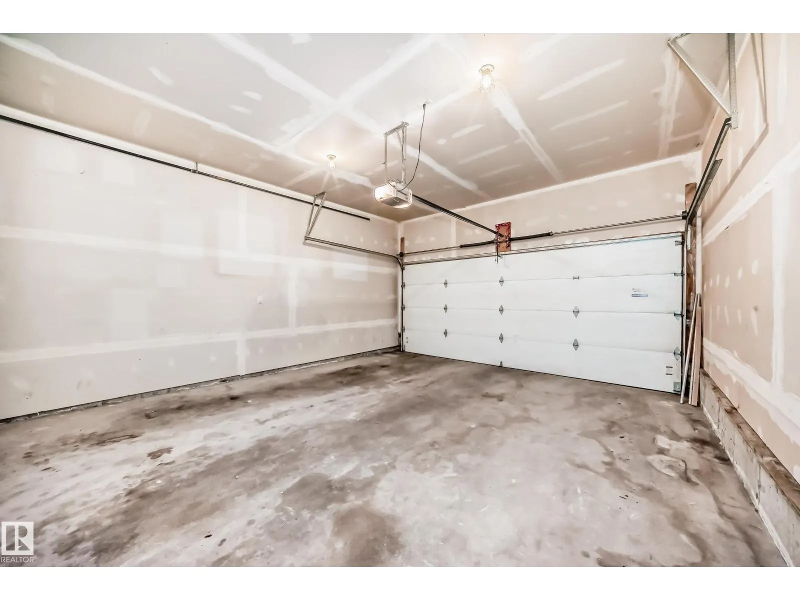 3330 15A AV NW