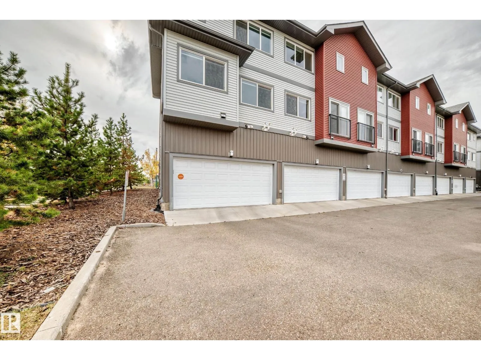 3330 15A AV NW