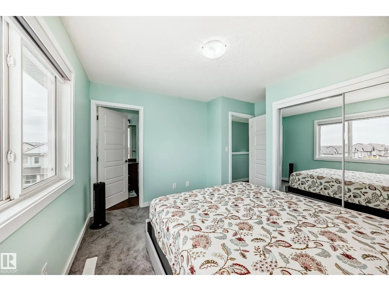 3330 15A AV NW