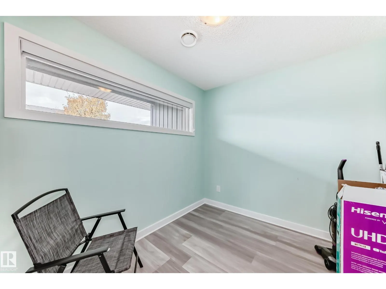 3330 15A AV NW