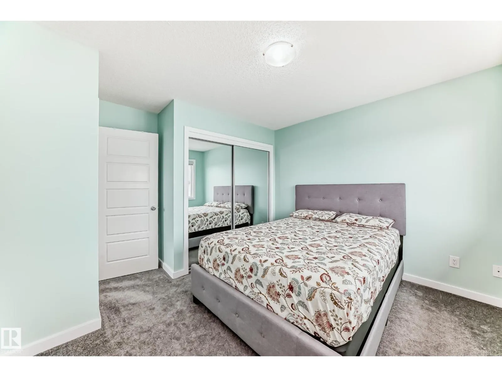 3330 15A AV NW