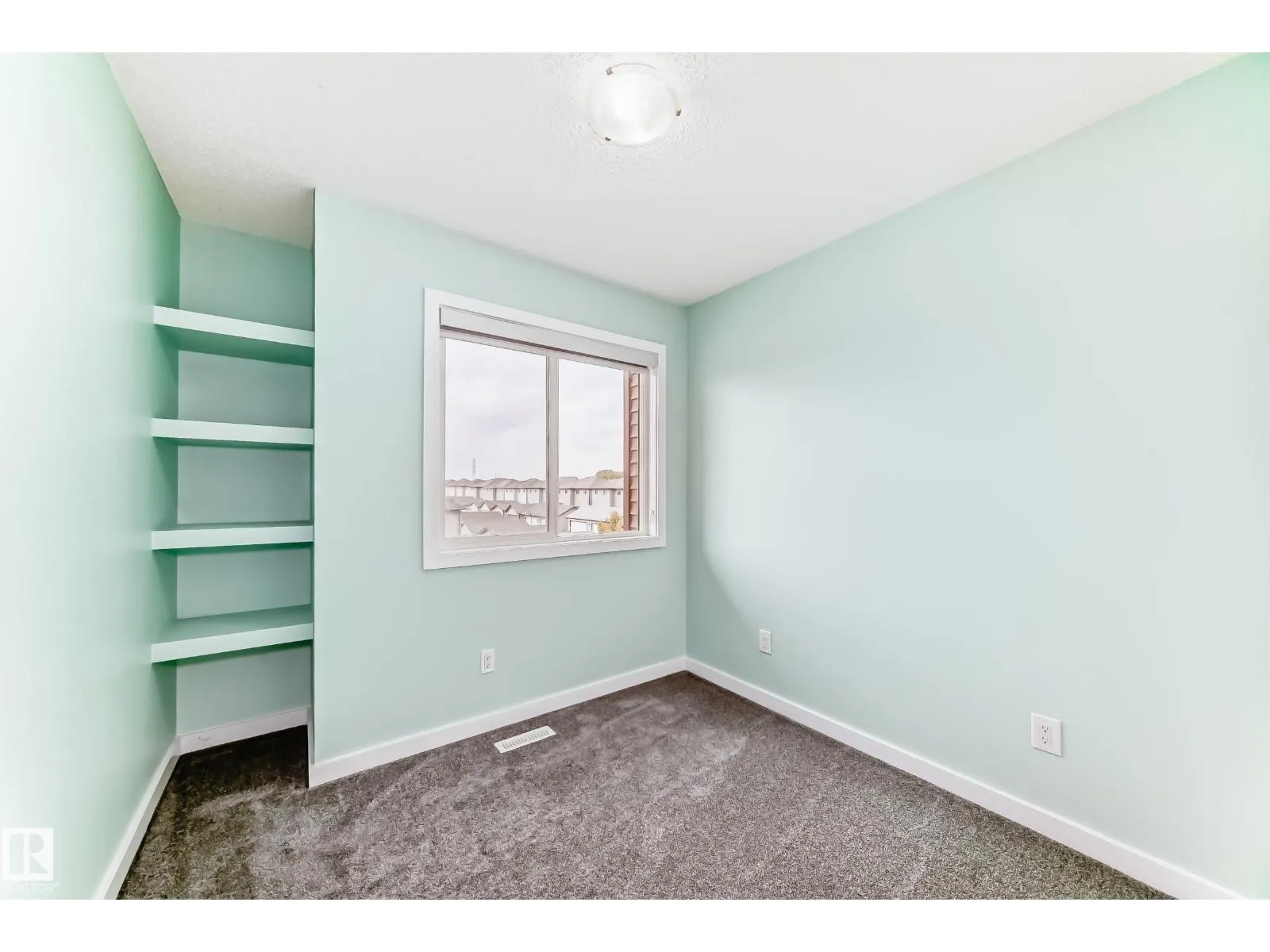 3330 15A AV NW