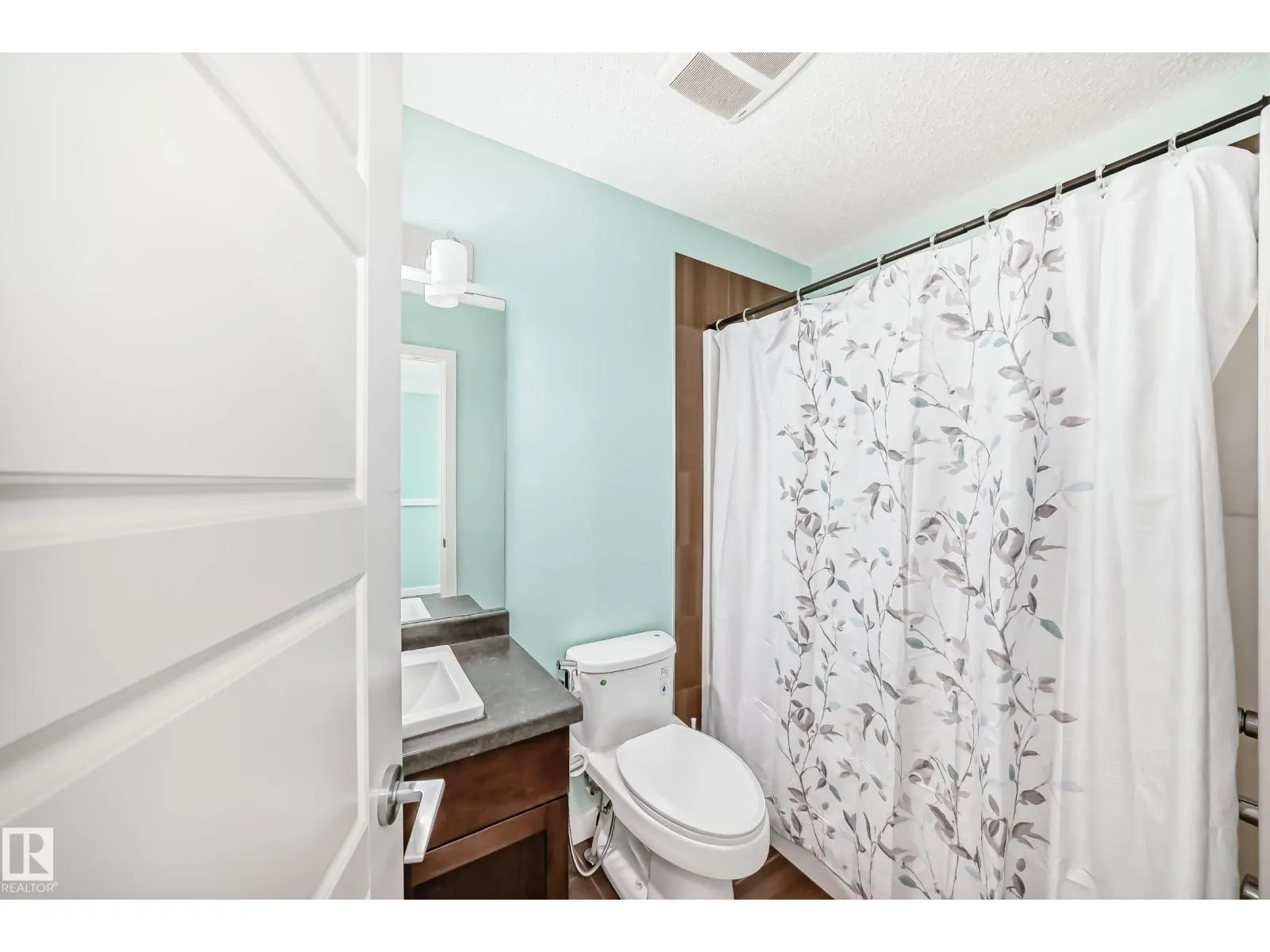 3330 15A AV NW