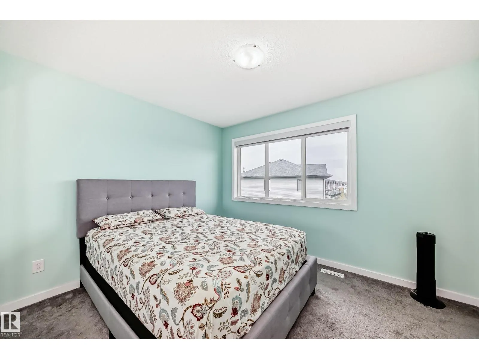 3330 15A AV NW