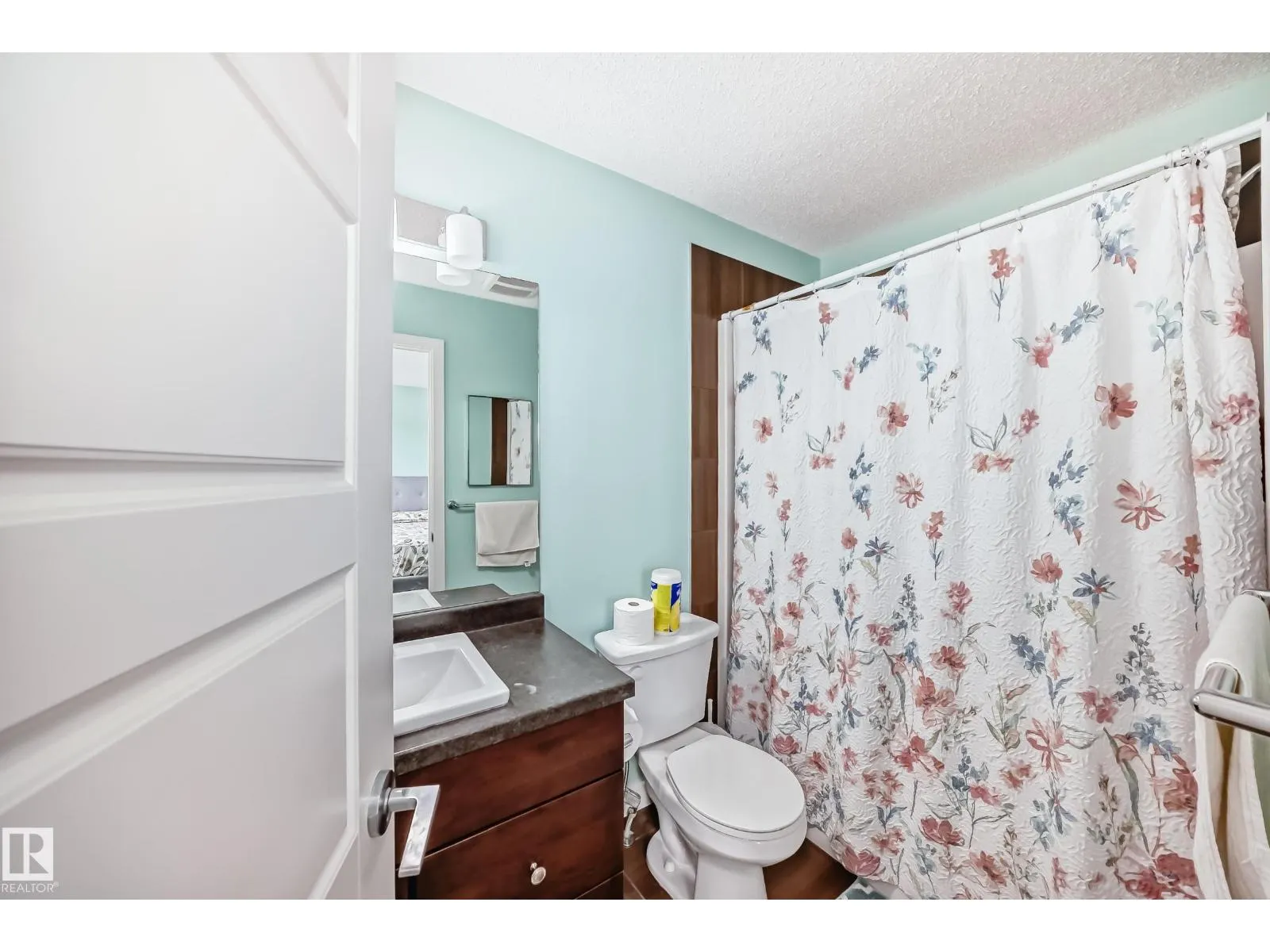 3330 15A AV NW