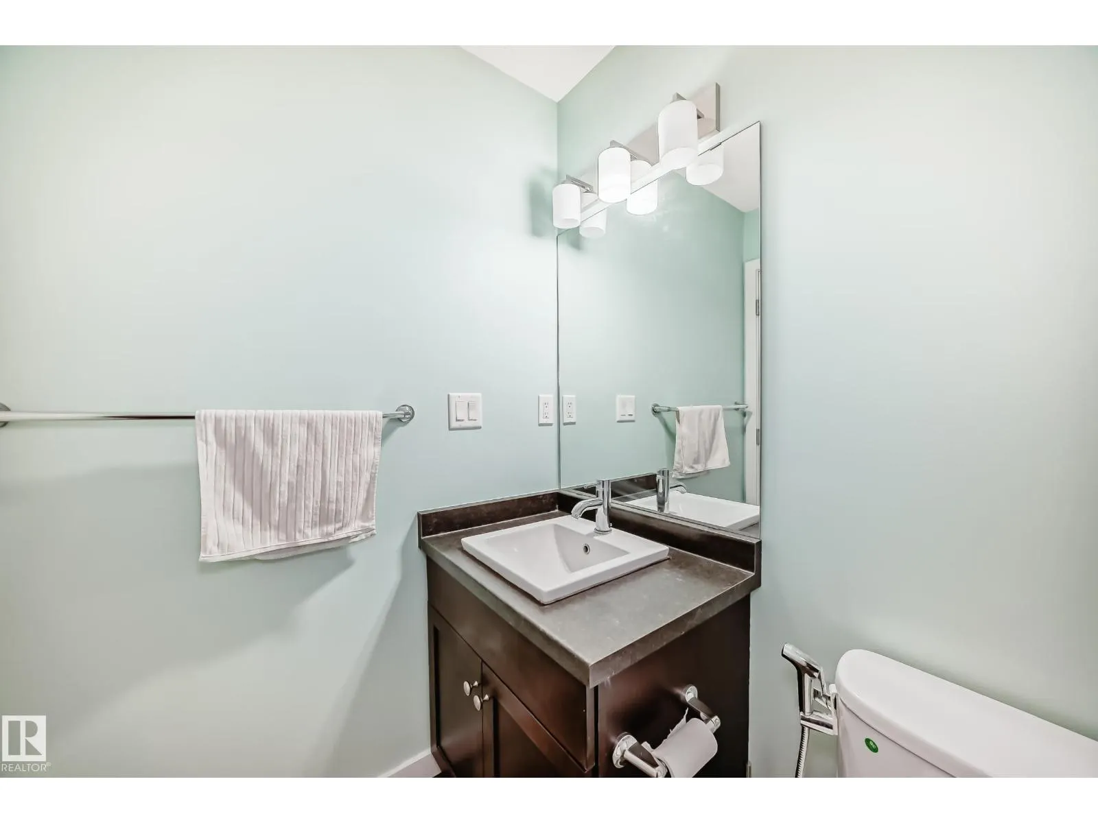 3330 15A AV NW
