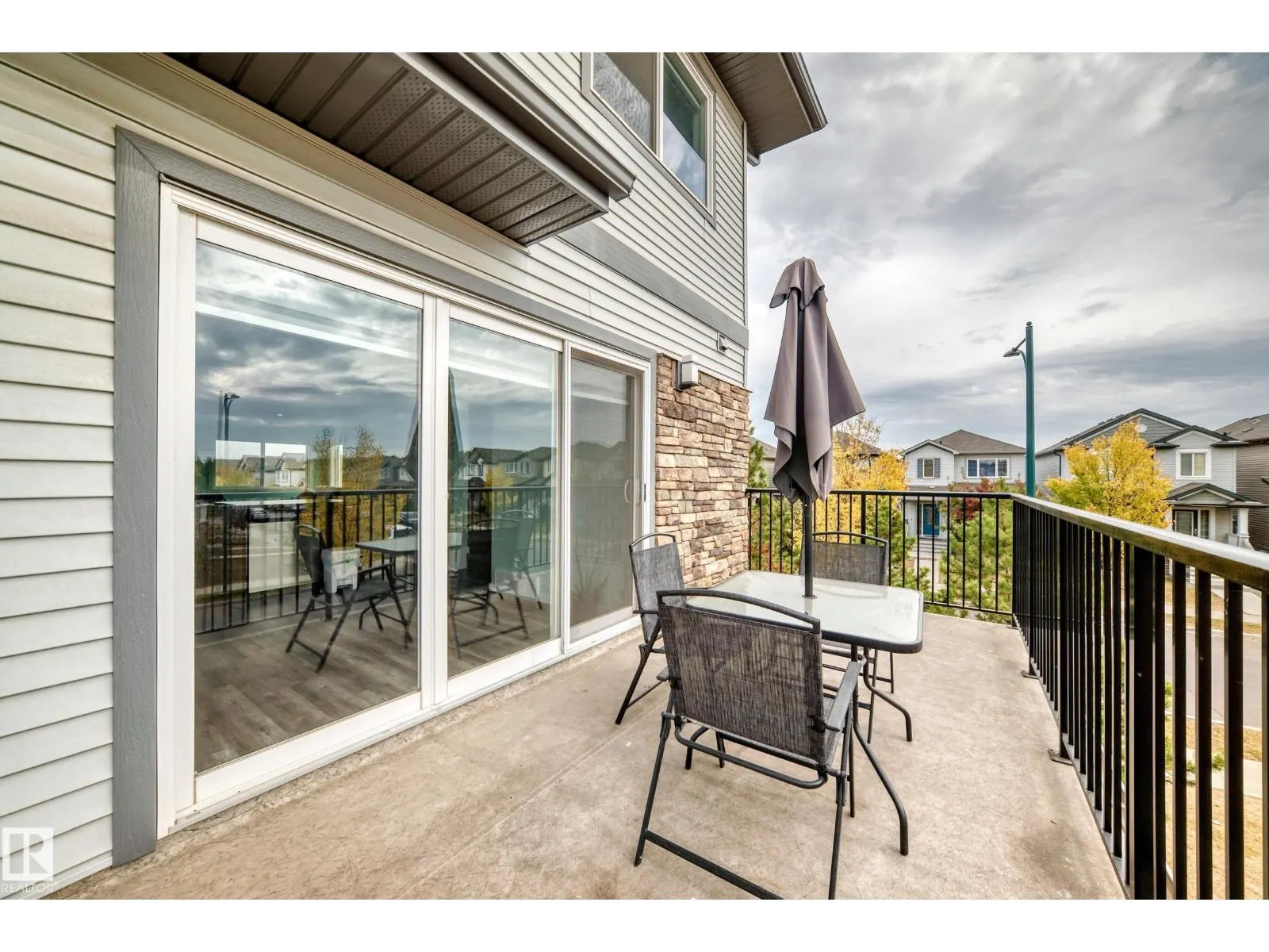 3330 15A AV NW