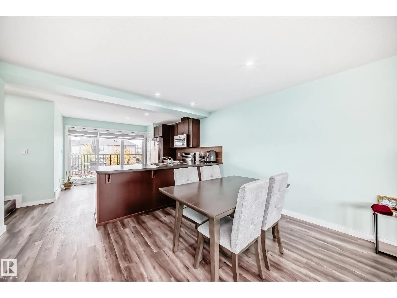 3330 15A AV NW