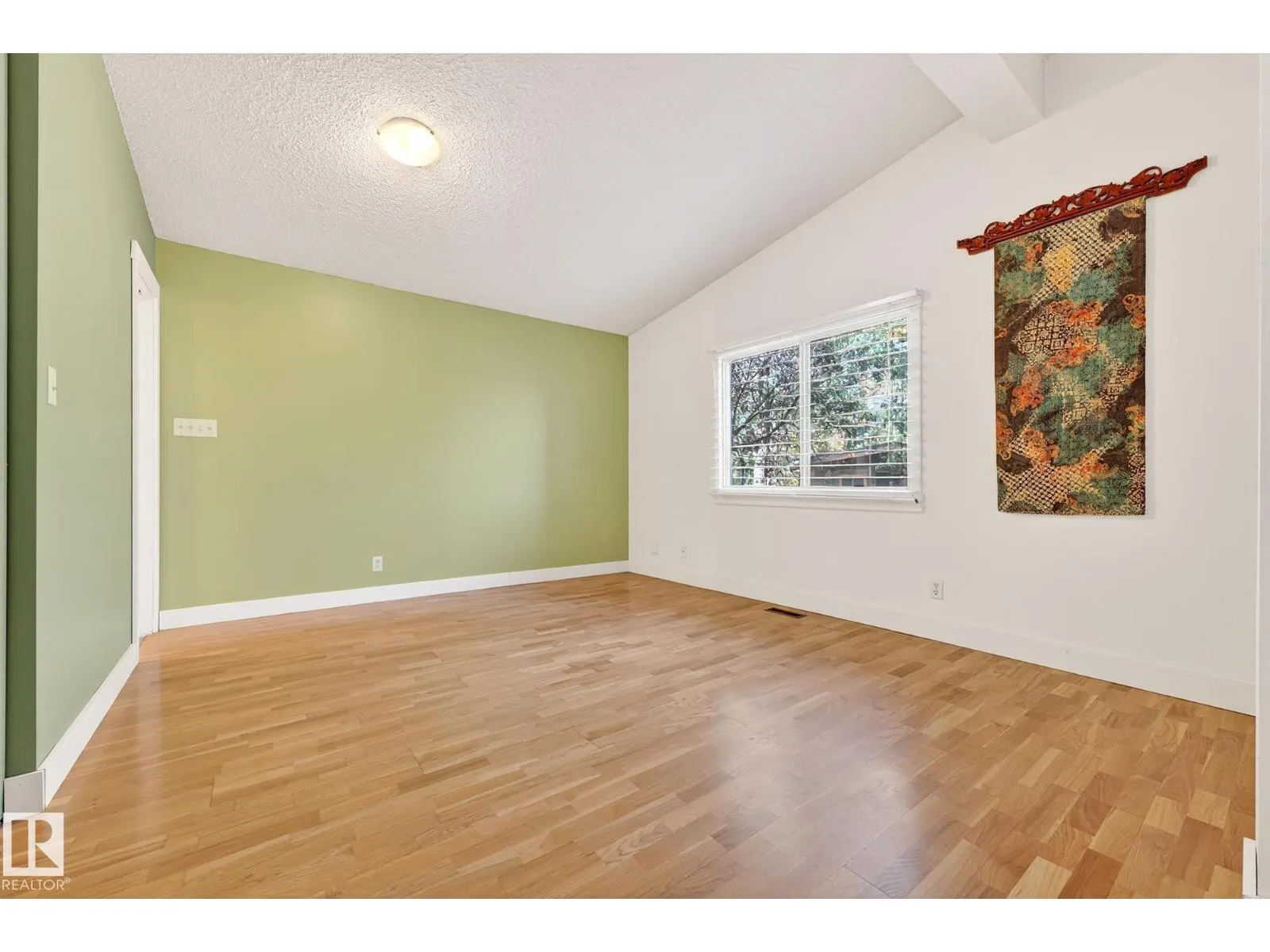 11524 152B AV NW