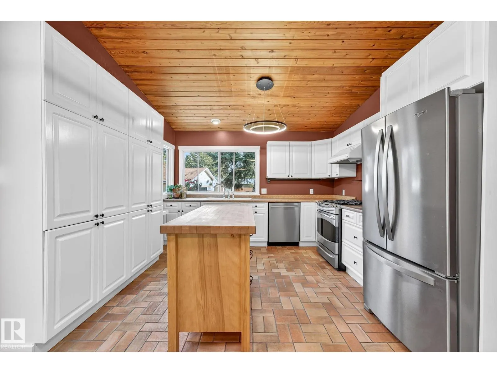 11524 152B AV NW