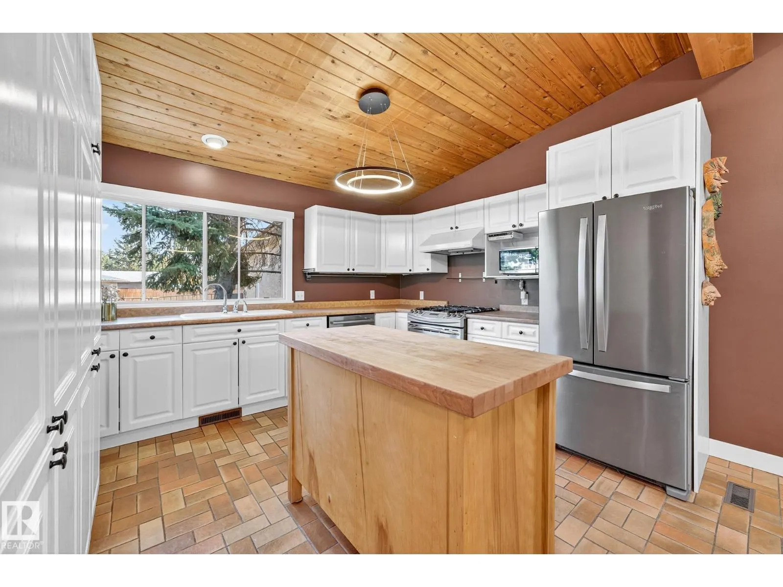 11524 152B AV NW