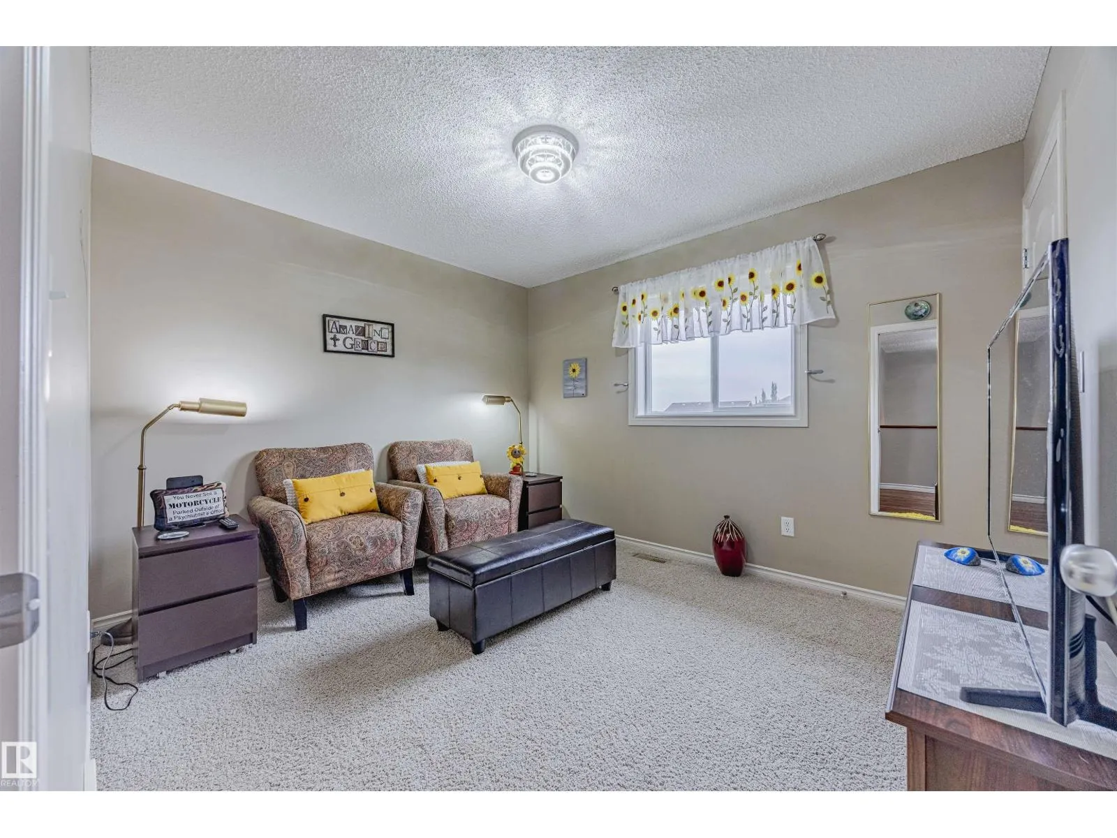 19 CLEARWATER LN