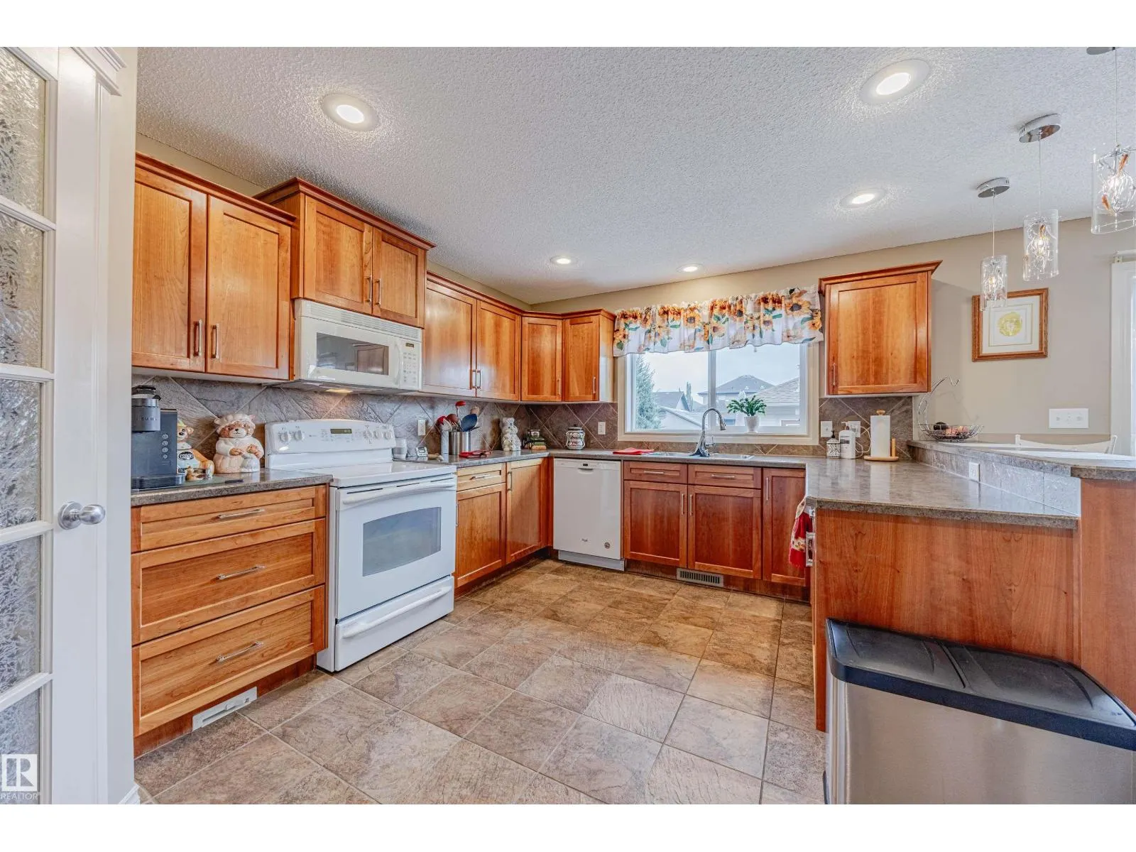 19 CLEARWATER LN
