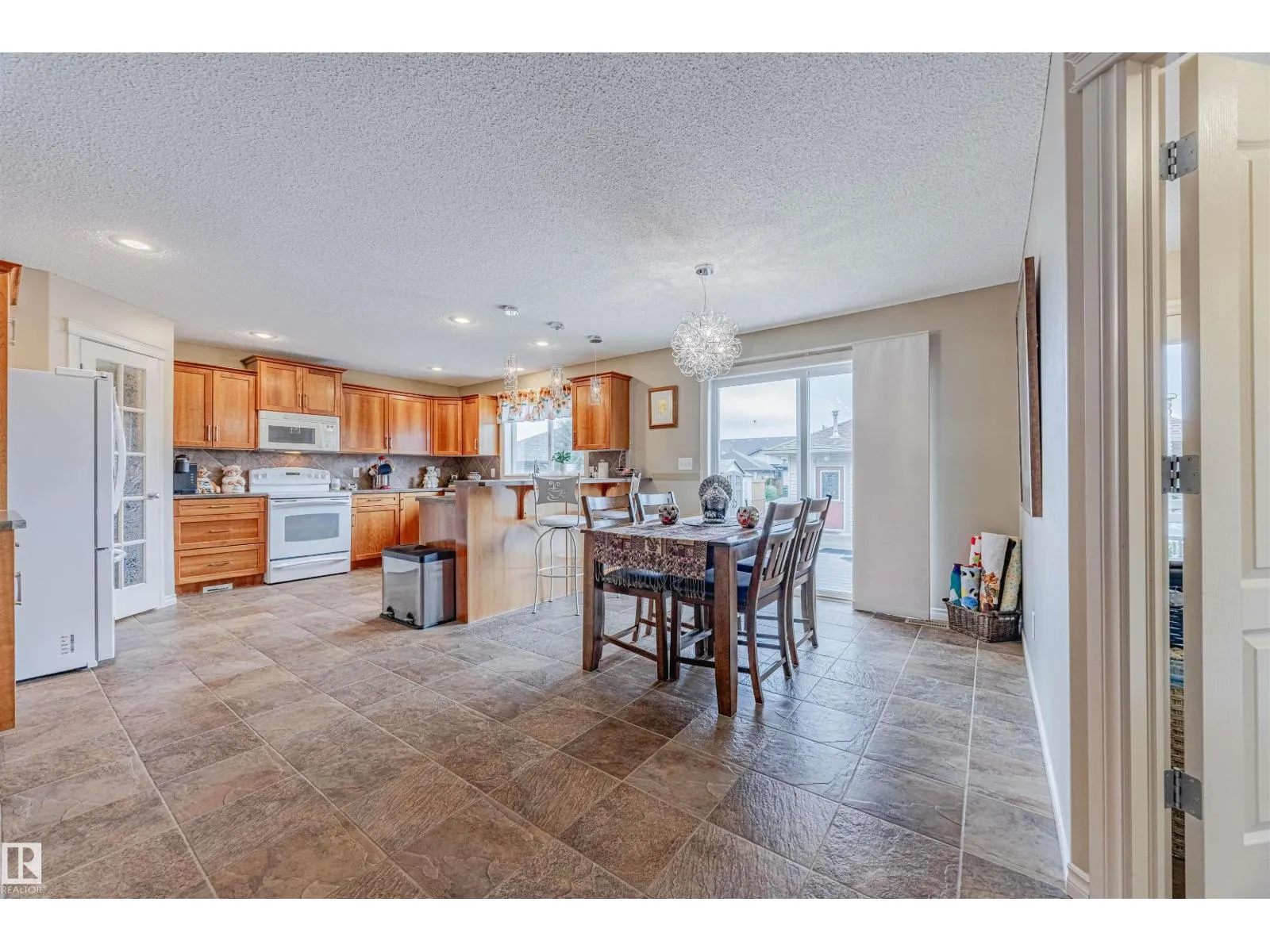 19 CLEARWATER LN