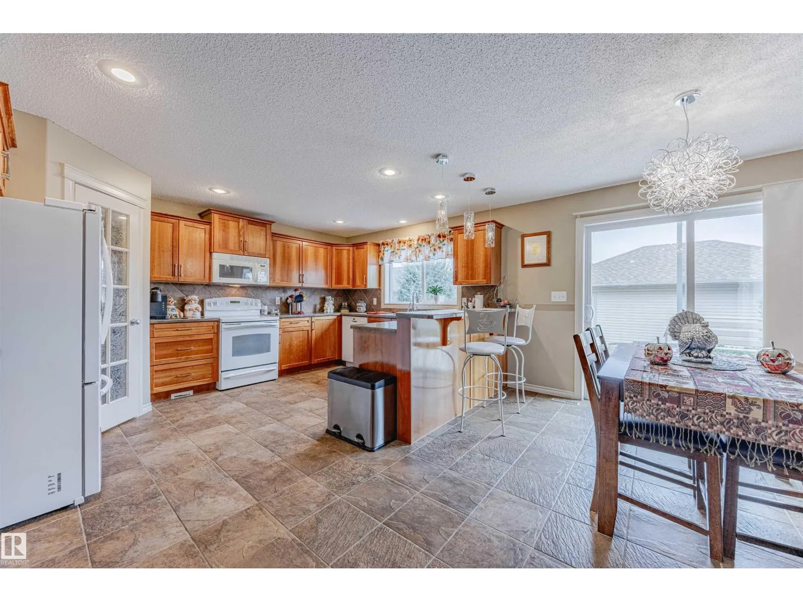 19 CLEARWATER LN
