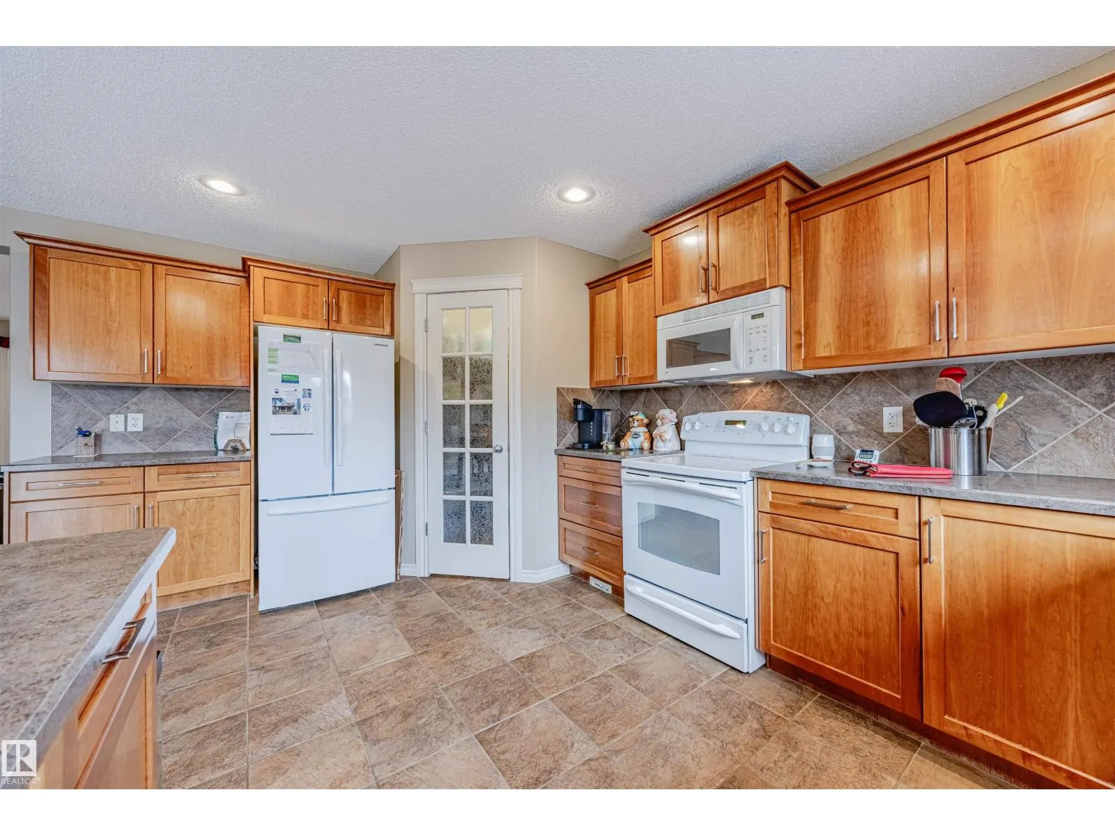19 CLEARWATER LN
