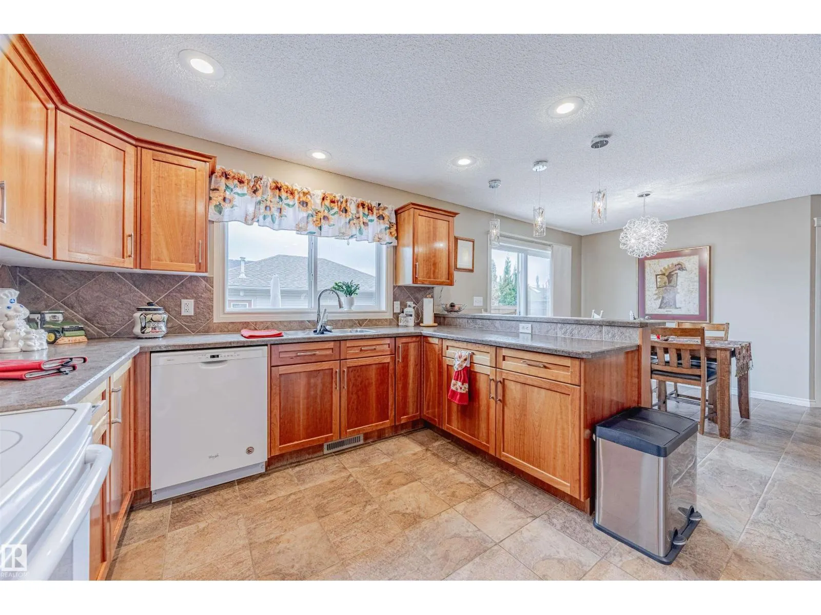 19 CLEARWATER LN